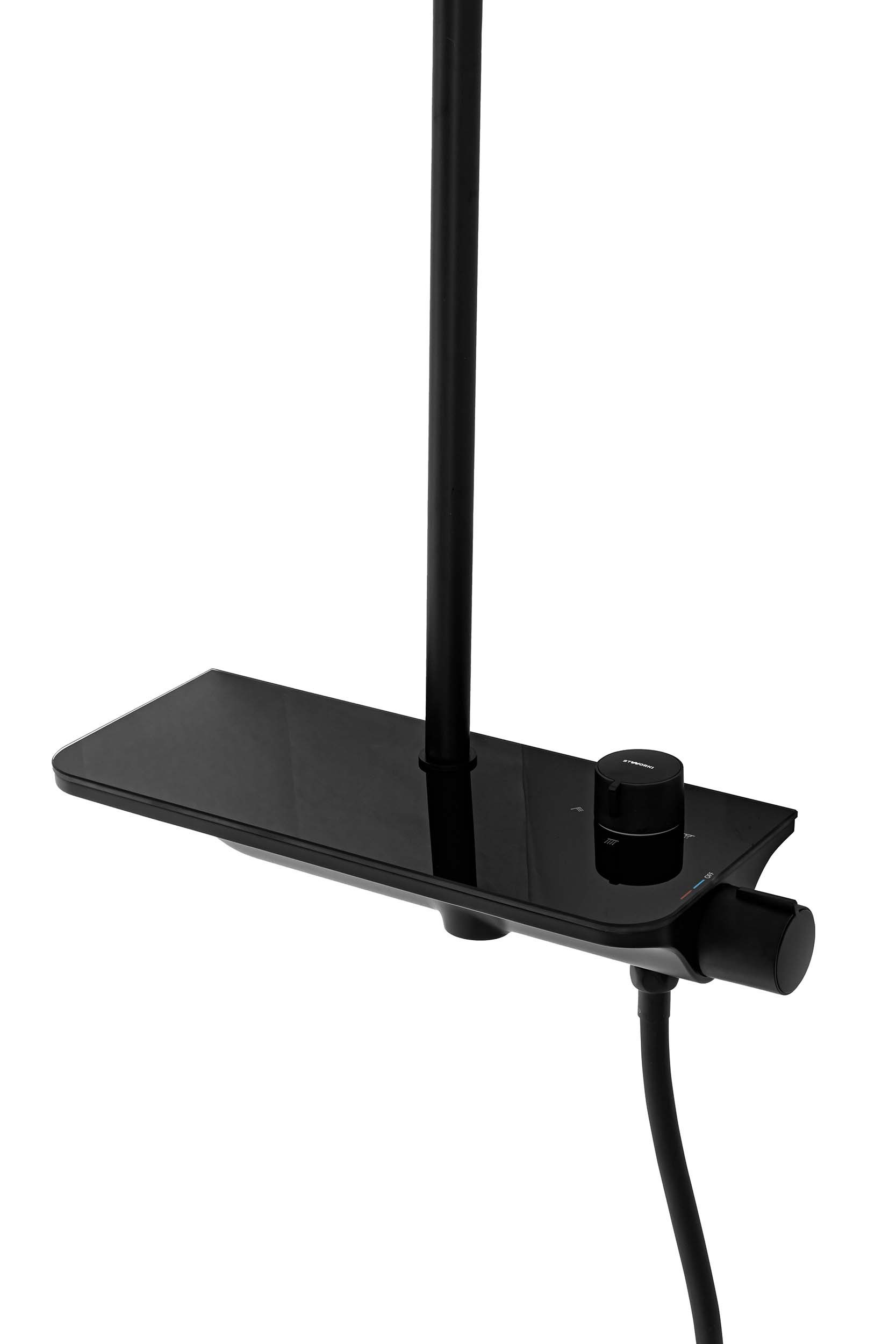 Предметная съемка душевых стоек на белом