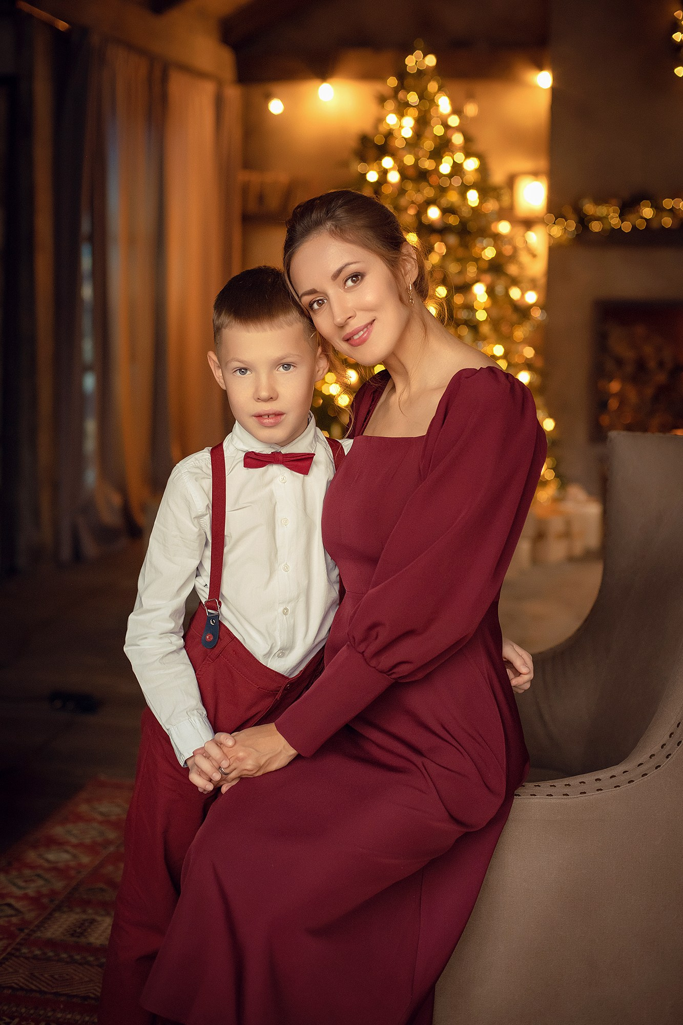 Новогодняя семейная фотосессия в студии. Домашняя новогодняя фотосессия. Заказать фотосессию