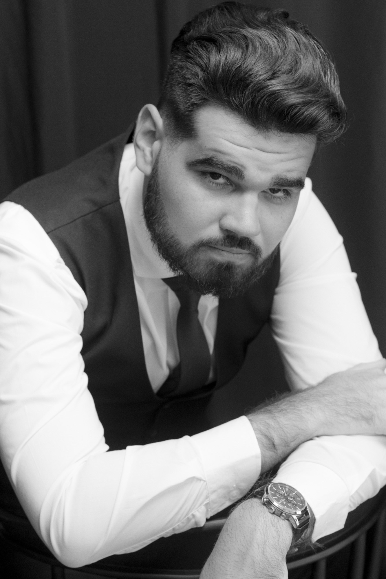 Портретный фотограф в Новочеркасске. Студийная фотосессия для мужчин