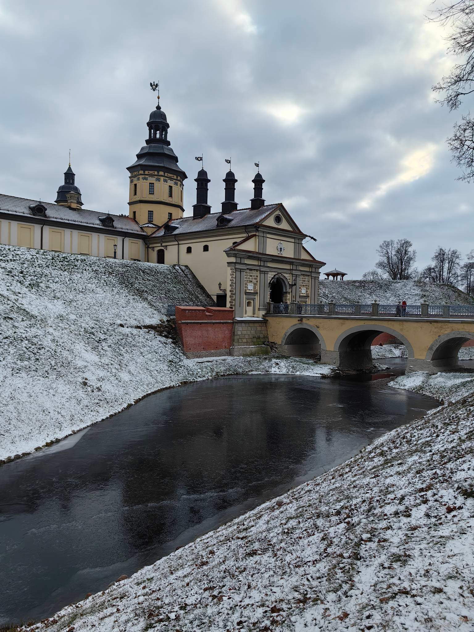 Несвижский замок в Беларуси. Купить картину на холсте для интерьера|художник | дизайнер | архитектор Сергей Ратчин в Москве