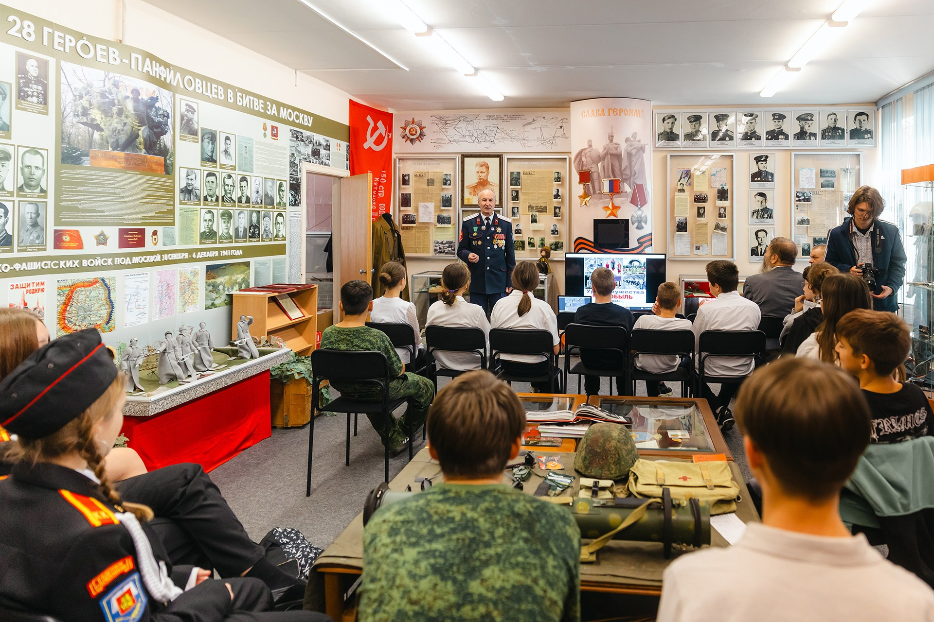Урок мужества в ГБОУ Школа 956 города Москвы. Фото и видео проект о героях ВОВ, Чернобыльцах, Афганцах