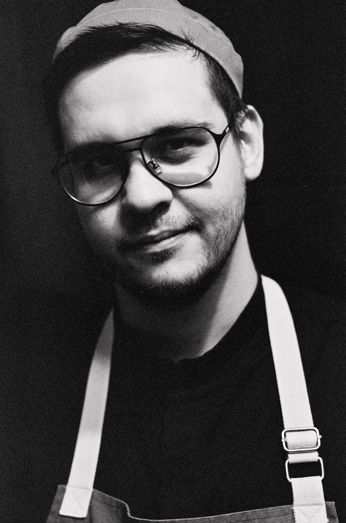 Люди. Персоны. Другой Павел Поцелуев — плёночная фотография и мастерство мясного дела