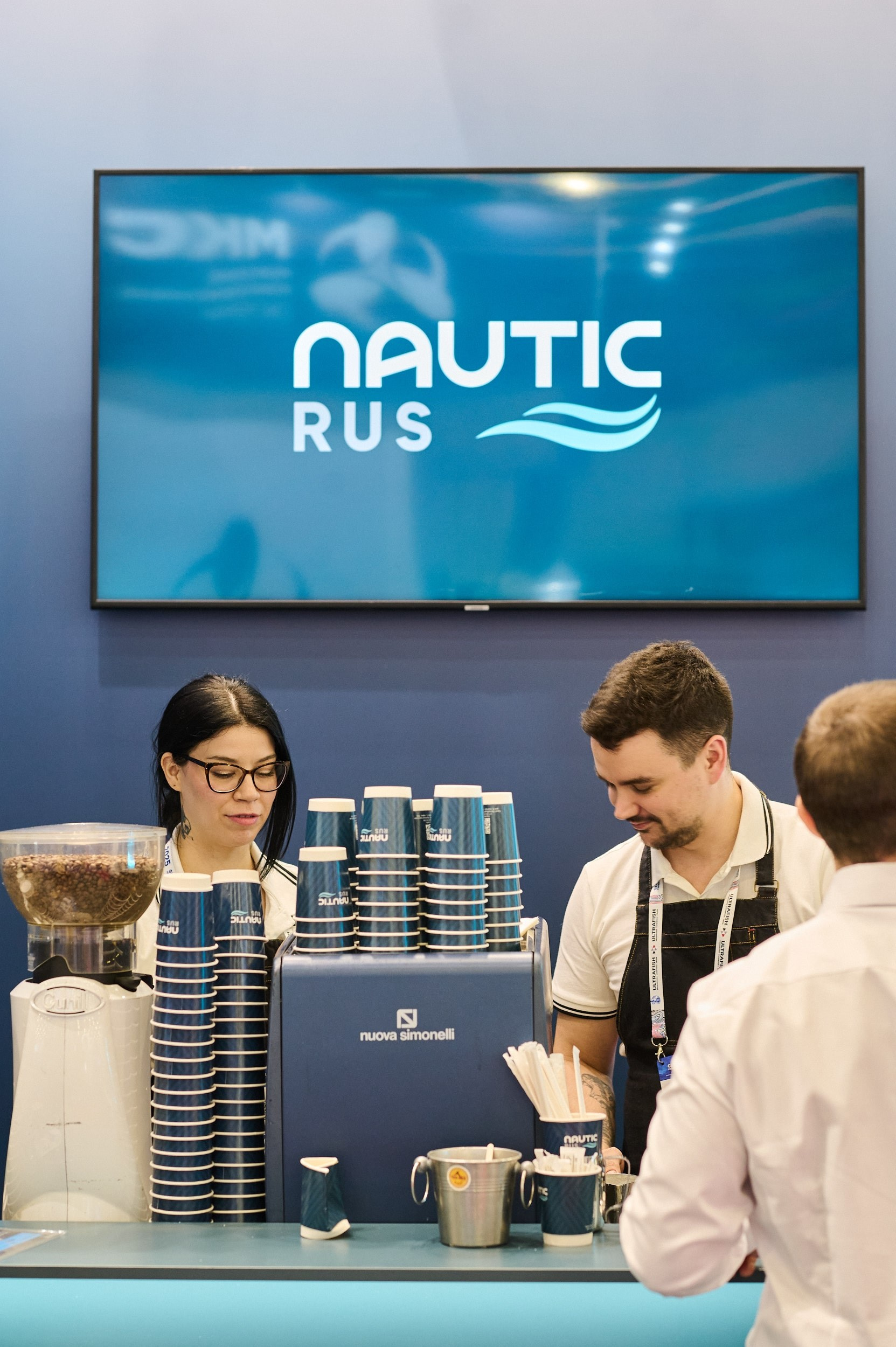 Баристы за работой на стенде Nautic Rus. Общий план, Seafood Expo Russia 2025, Экспофорум, Санкт‑Петербург.