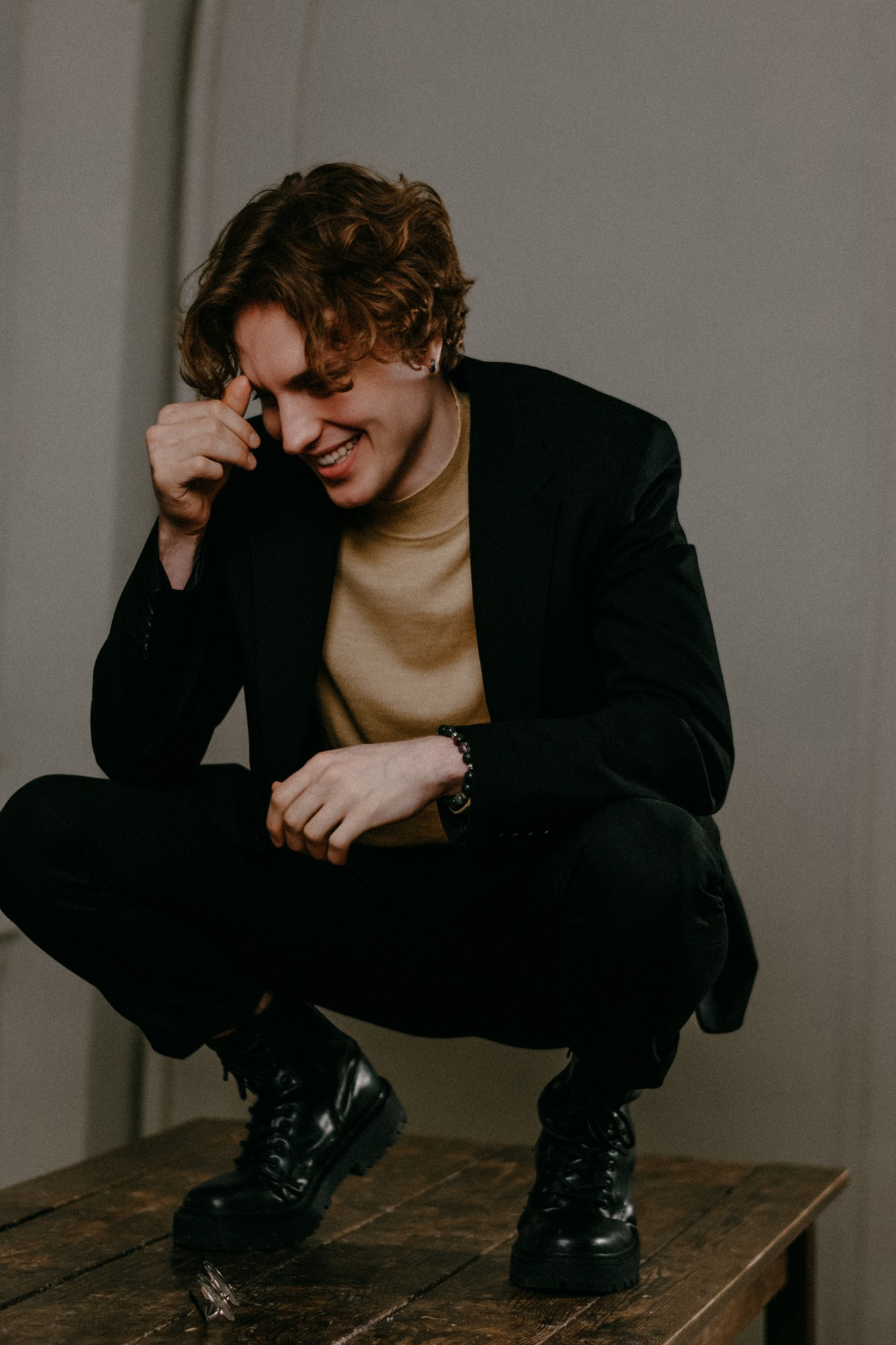 Киношный мужской портрет в студии Файнарт Тюмень — Мужской фотограф Дарья Мустафина. Портретный фотограф Тюмень Дарья Мустафина