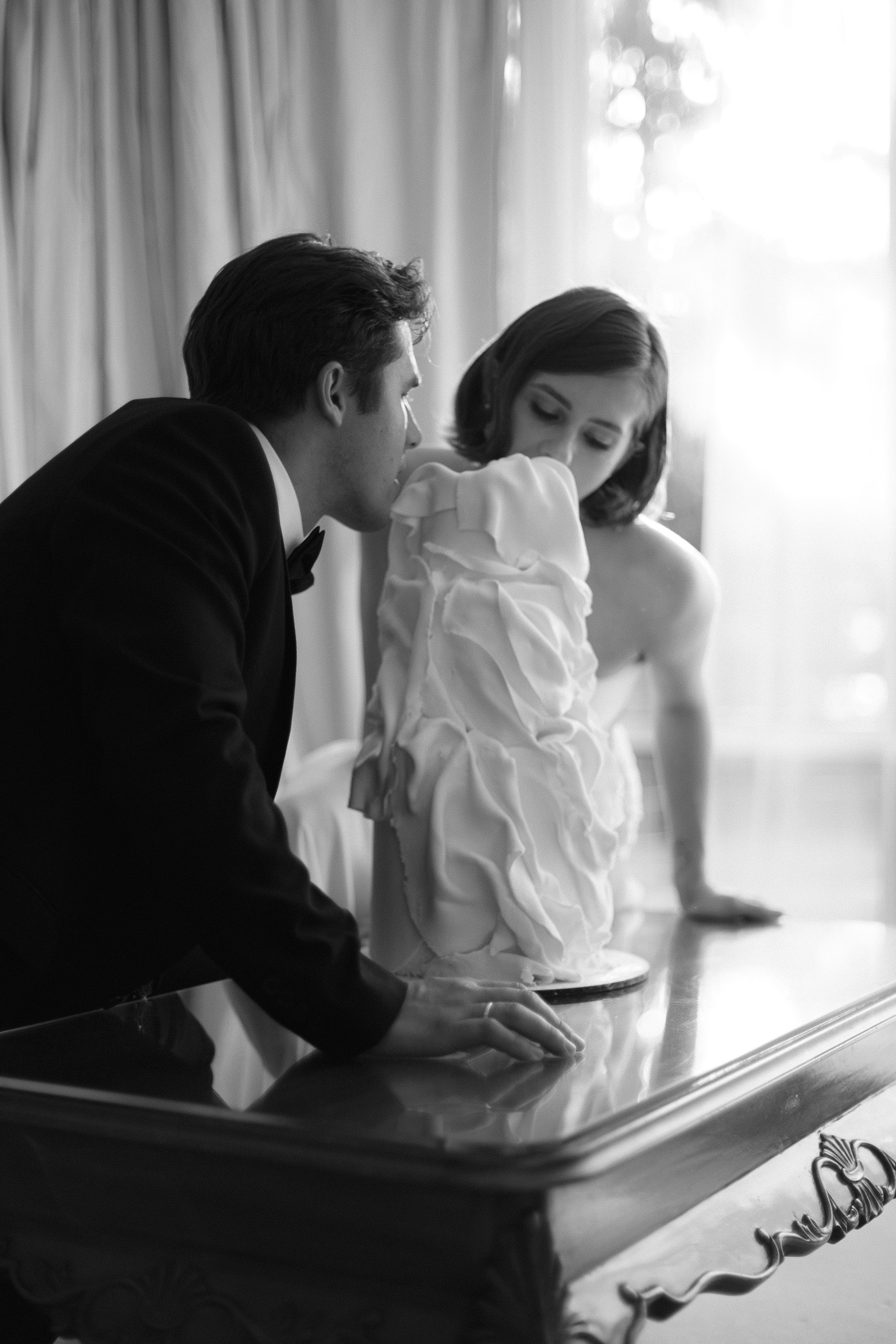 Пара у окна — финальный кадр сборов в отеле «Скандинавия»