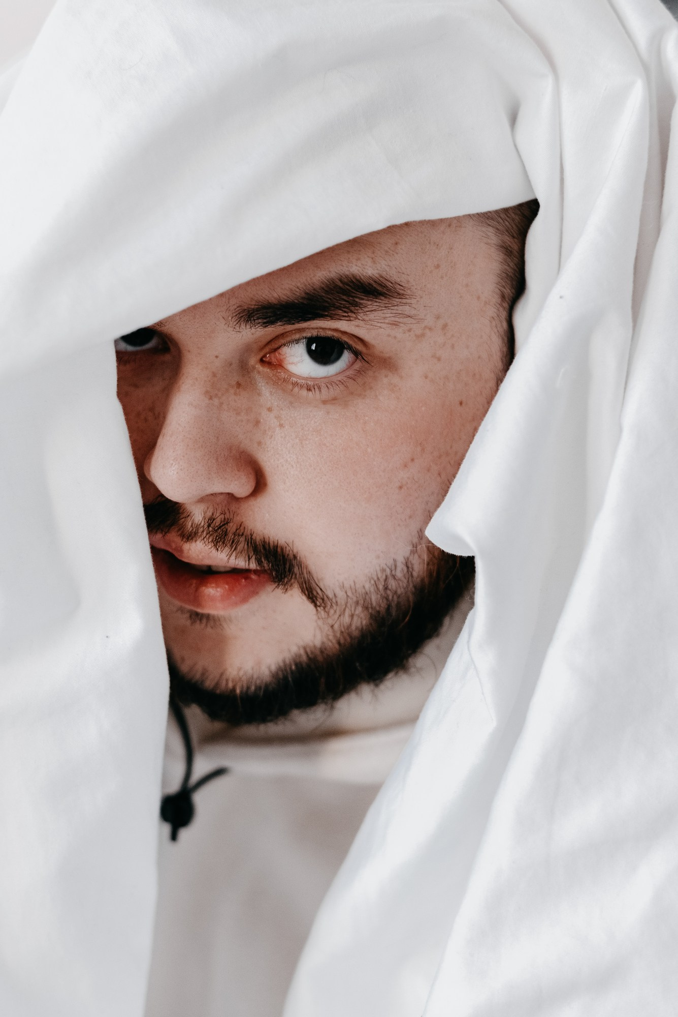 Мужское актерское портфолио в студии | Фотограф Тюмень. Портретный фотограф Тюмень Дарья Мустафина