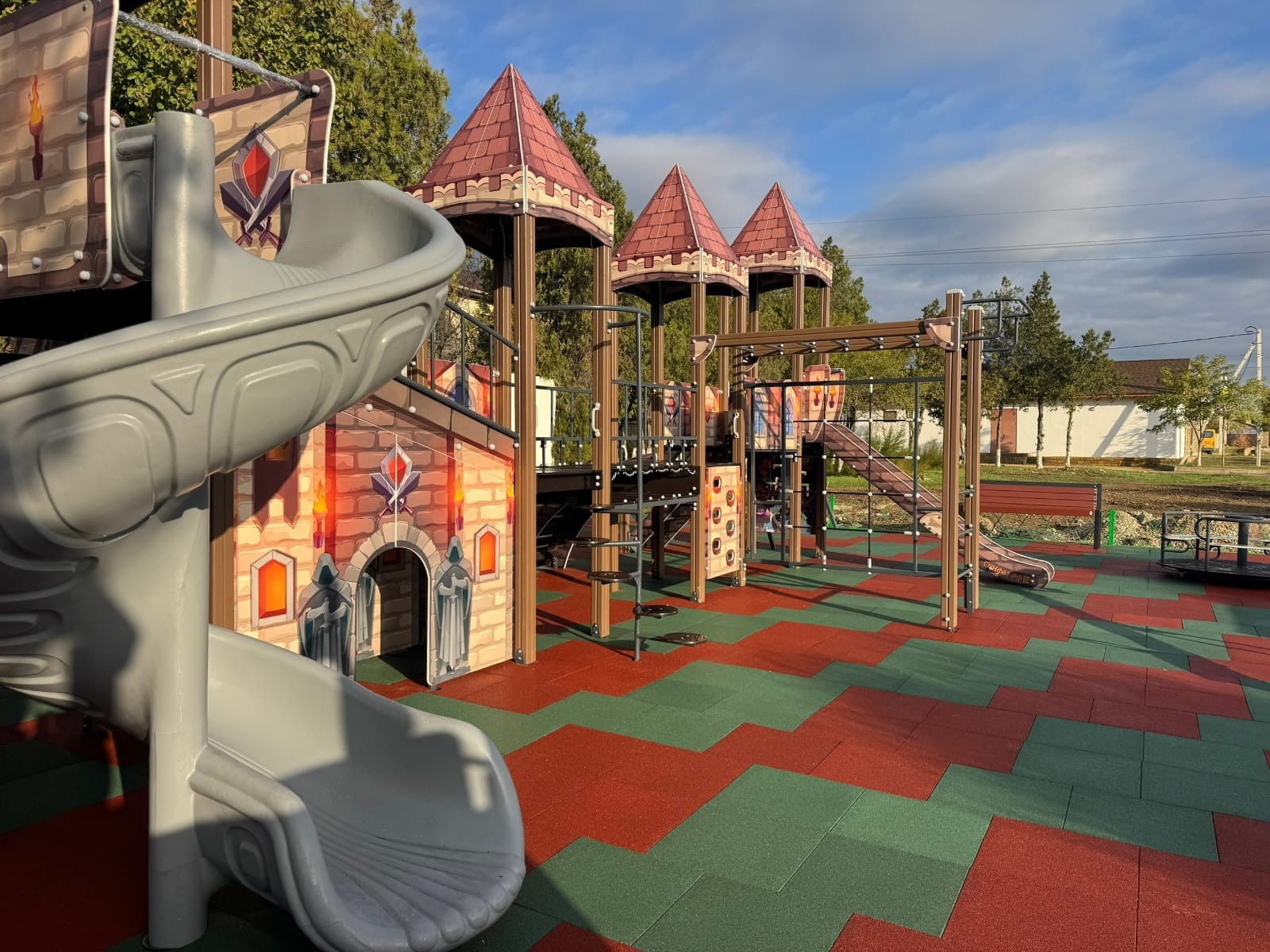 Таврика МАФ Сервис, комплексное благоустройство территорий и детских площадок в Крыму