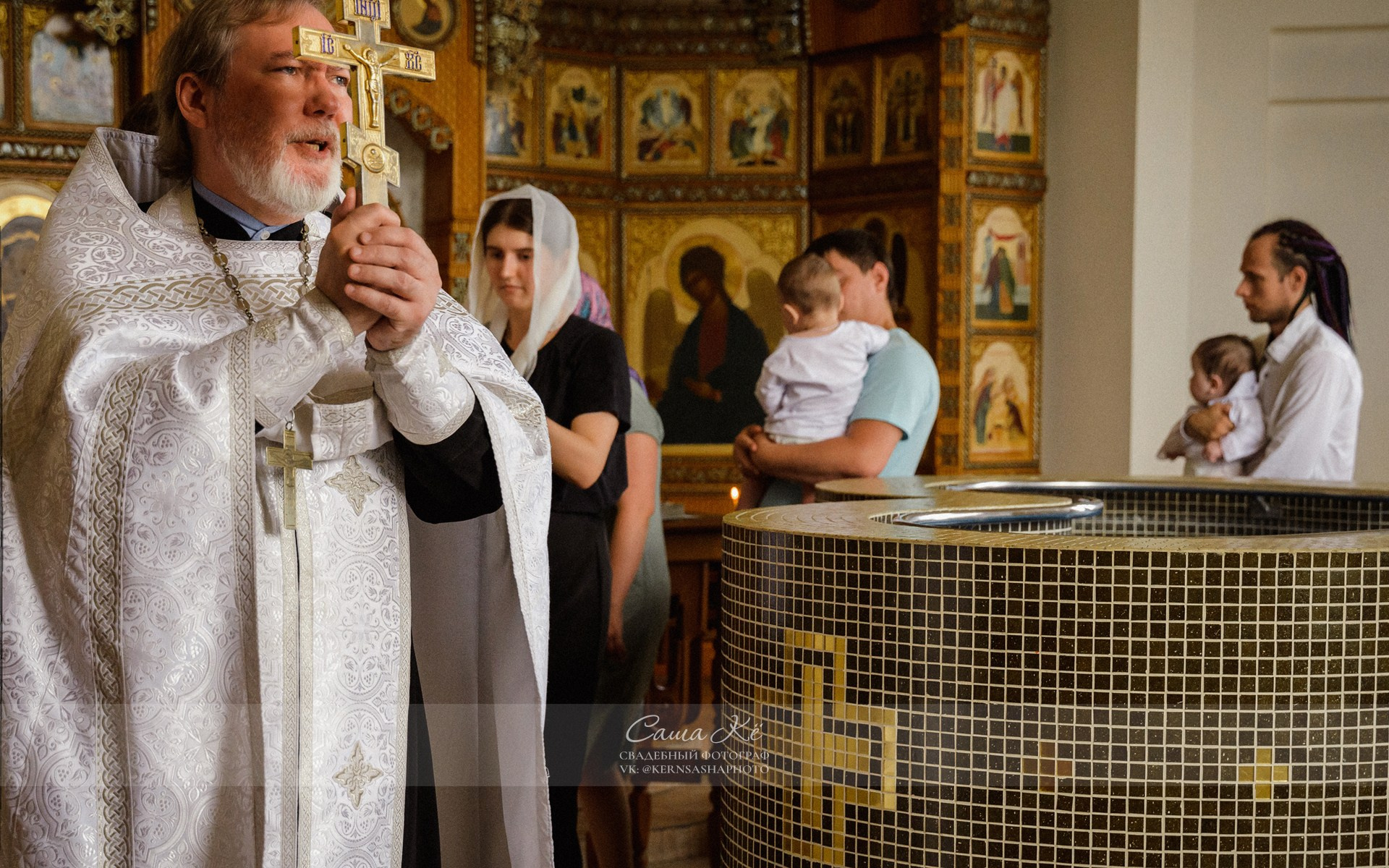 Крещение в соборе Александра Невского. Свадебный, семейный и event фотограф в Новосибирске и Новосибирской области Саша Кё