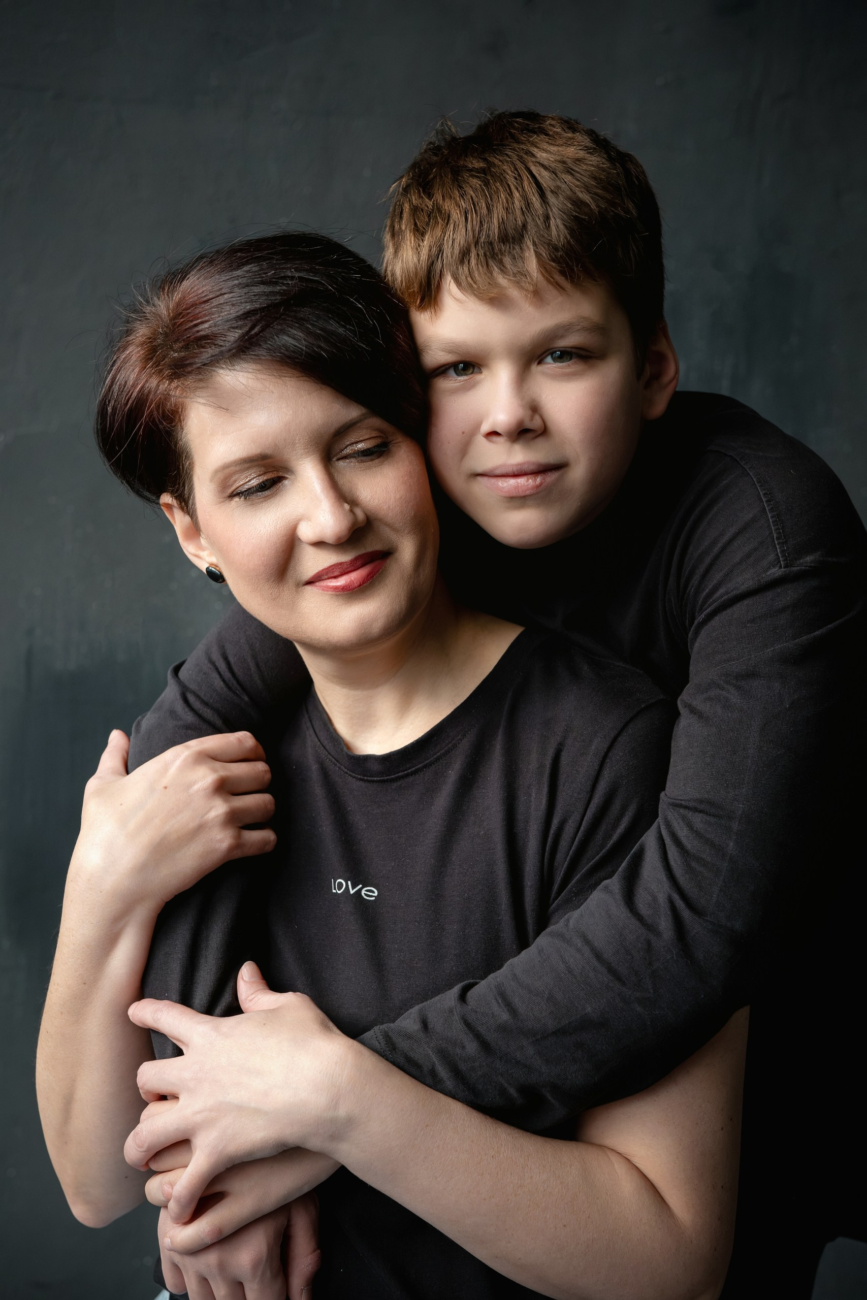 Женя с сыновьями — минимализм в лофте. Фотограф и видеограф в Тюмени Анна Жагорина, ваши фото еще не отдавали так быстро!