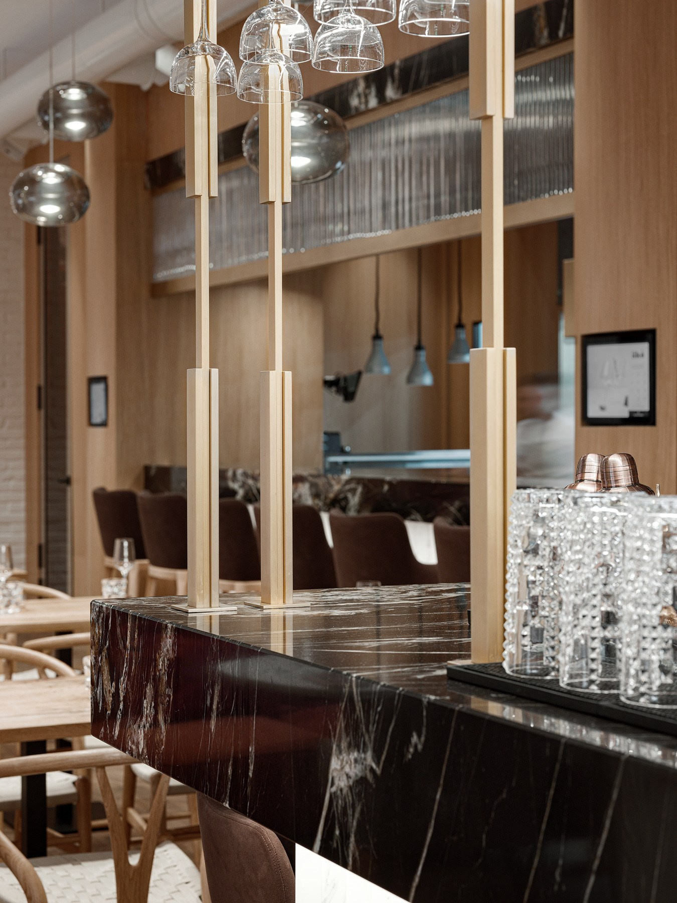 Интерьерный фотограф в Красноярске. Ресторан «Main Wine»