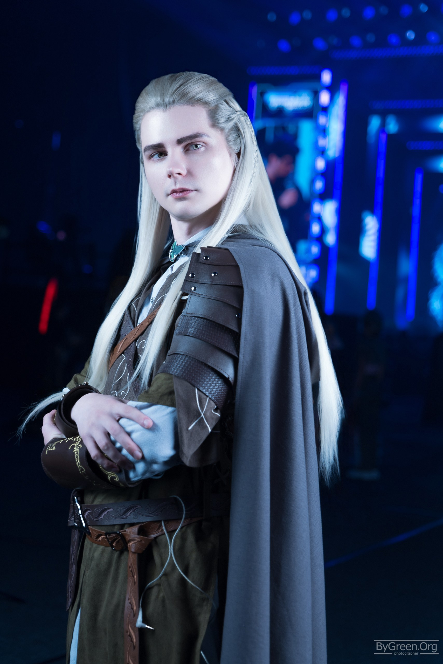 Legolas from The Lord of the Rings cosplay — blond hair and cloak, Fandom Fest 2026, Moscow