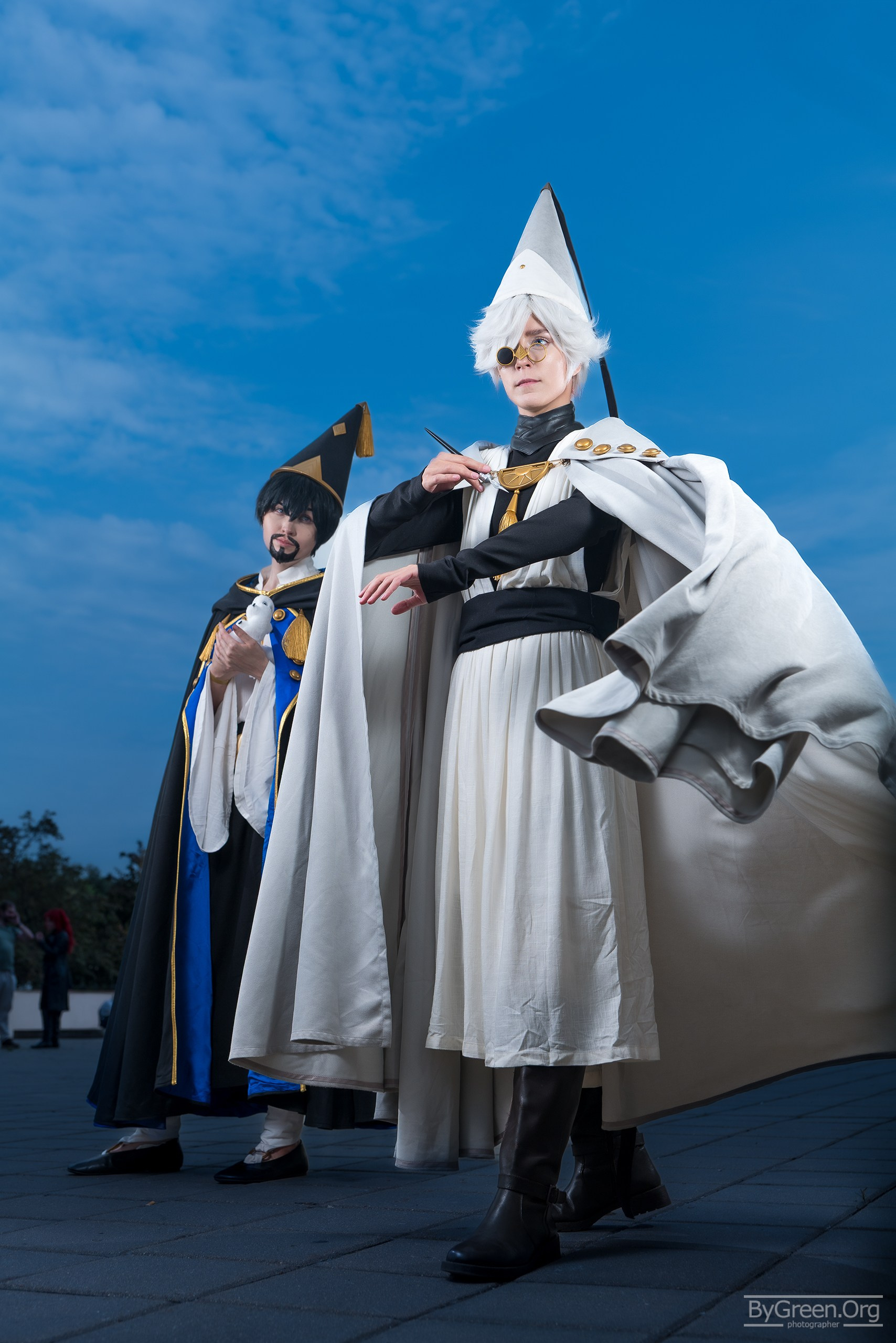 Cosplay of Qifrey and Olruggio from Witch Hat Atelier — duo in pointed hats, VIBE.CON 2026, Moscow