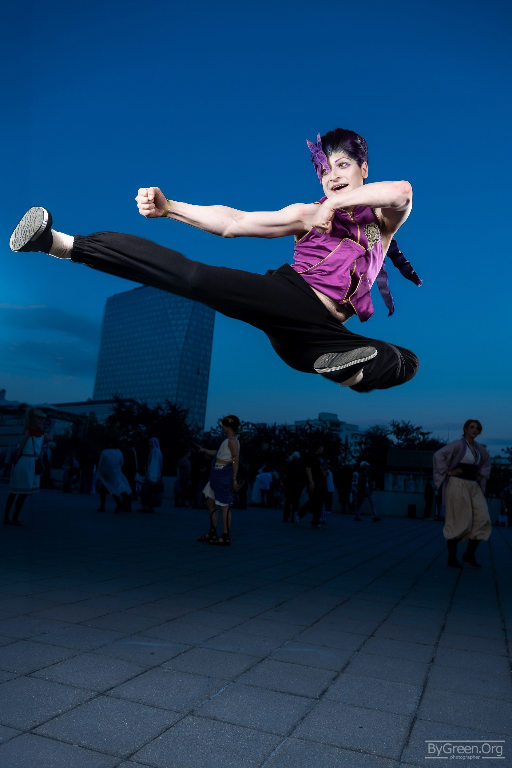 Cosplay of Ran from Hell's Paradise — flying kick, VIBE.CON 2026, Moscow