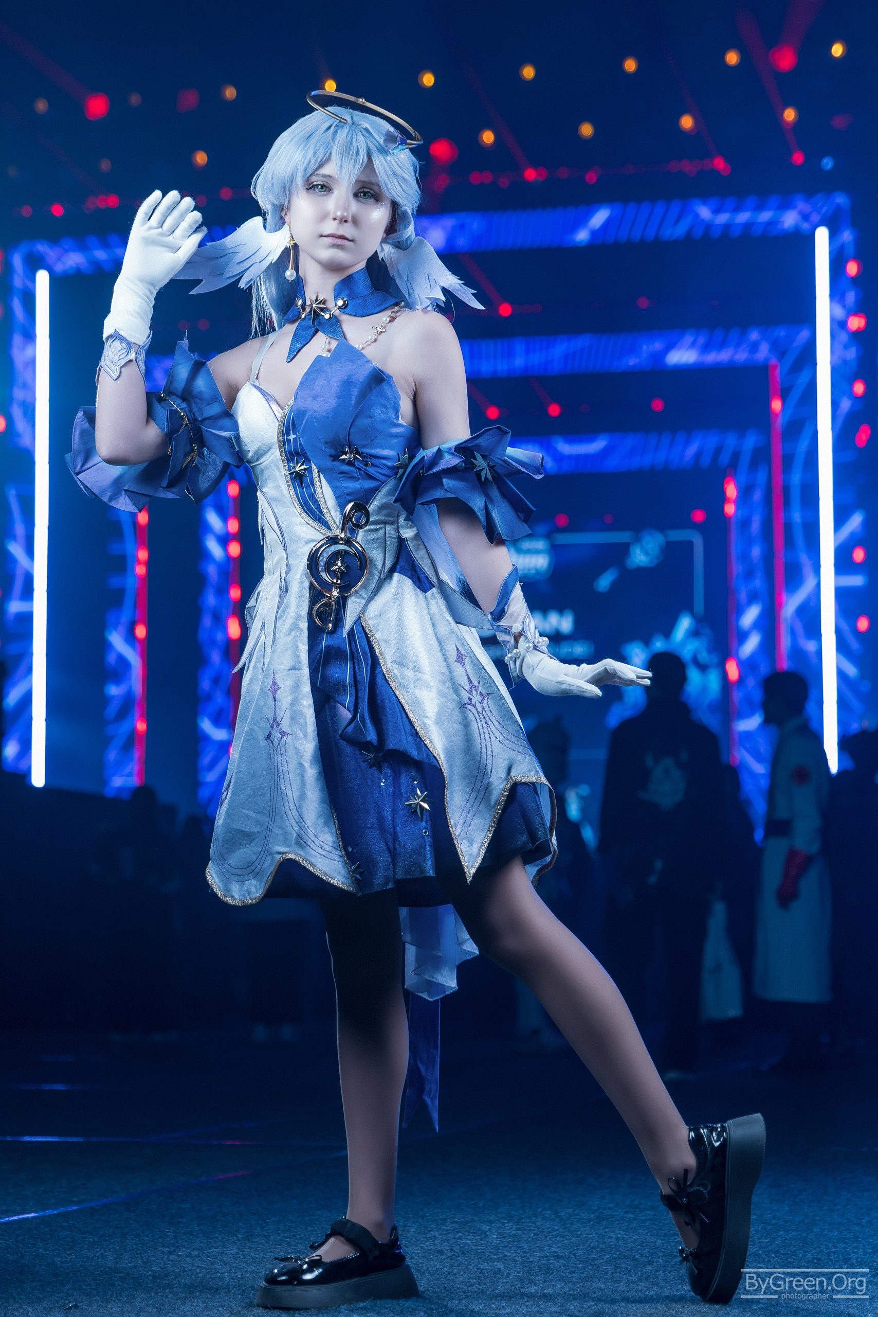 Robin from Honkai: Star Rail cosplay — full length in white and blue, Fandom Fest 2026, Moscow