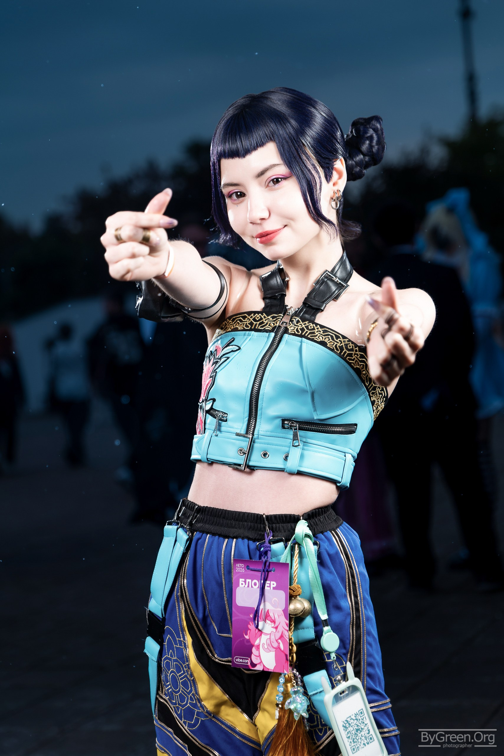 Cosplay of Zoey from KPop Demon Hunters — turquoise top and hand gesture, VIBE.CON 2026, Moscow