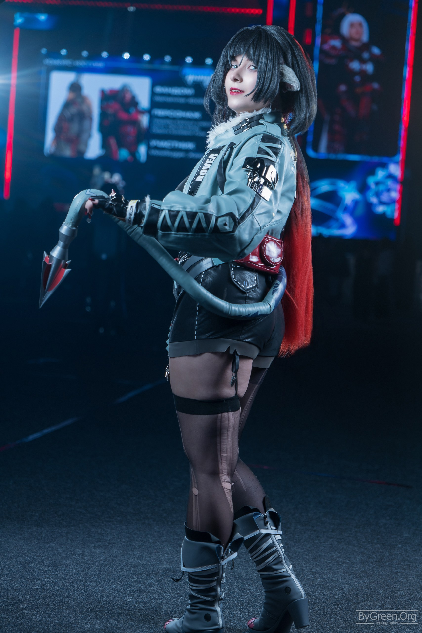 Cosplay of Jane Doe from Zenless Zone Zero — full length with tail, Fandom Fest 2026, Moscow