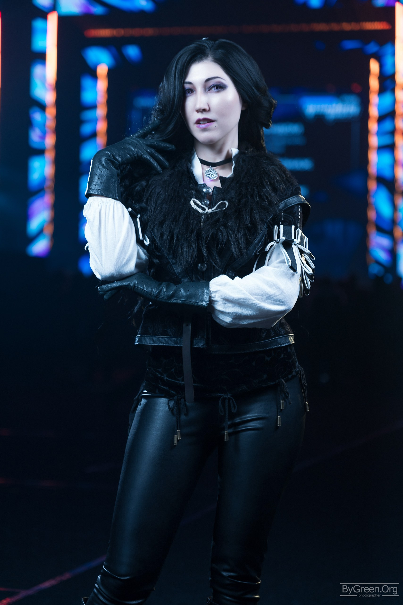 Cosplay of Yennefer from The Witcher — black curls, waist-up portrait, Fandom Fest 2026, Moscow