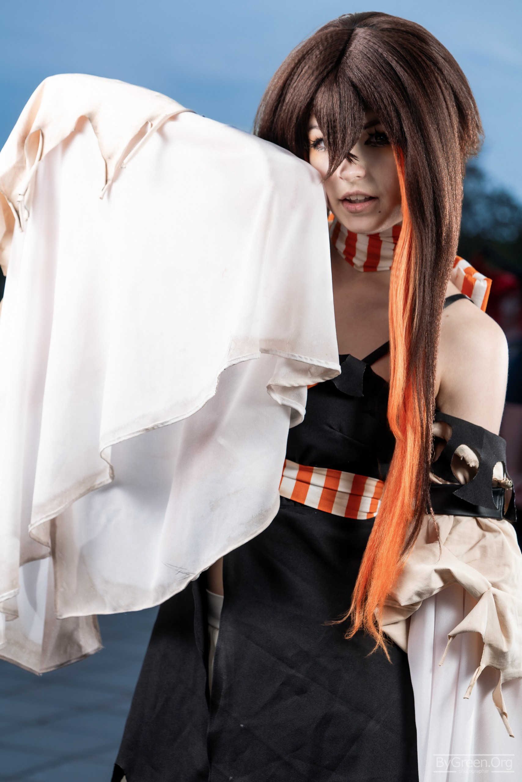 Cosplay of Amo from Gachiakuta — portrait, face half hidden by a sleeve, VIBE.CON 2026, Moscow