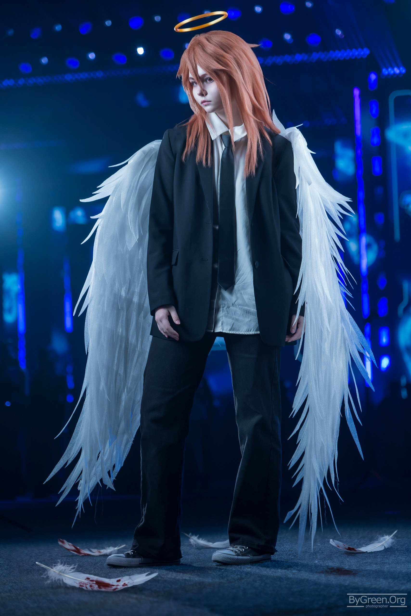 Cosplay of the Angel Devil from Chainsaw Man — white wings, full length, Fandom Fest 2026, Moscow