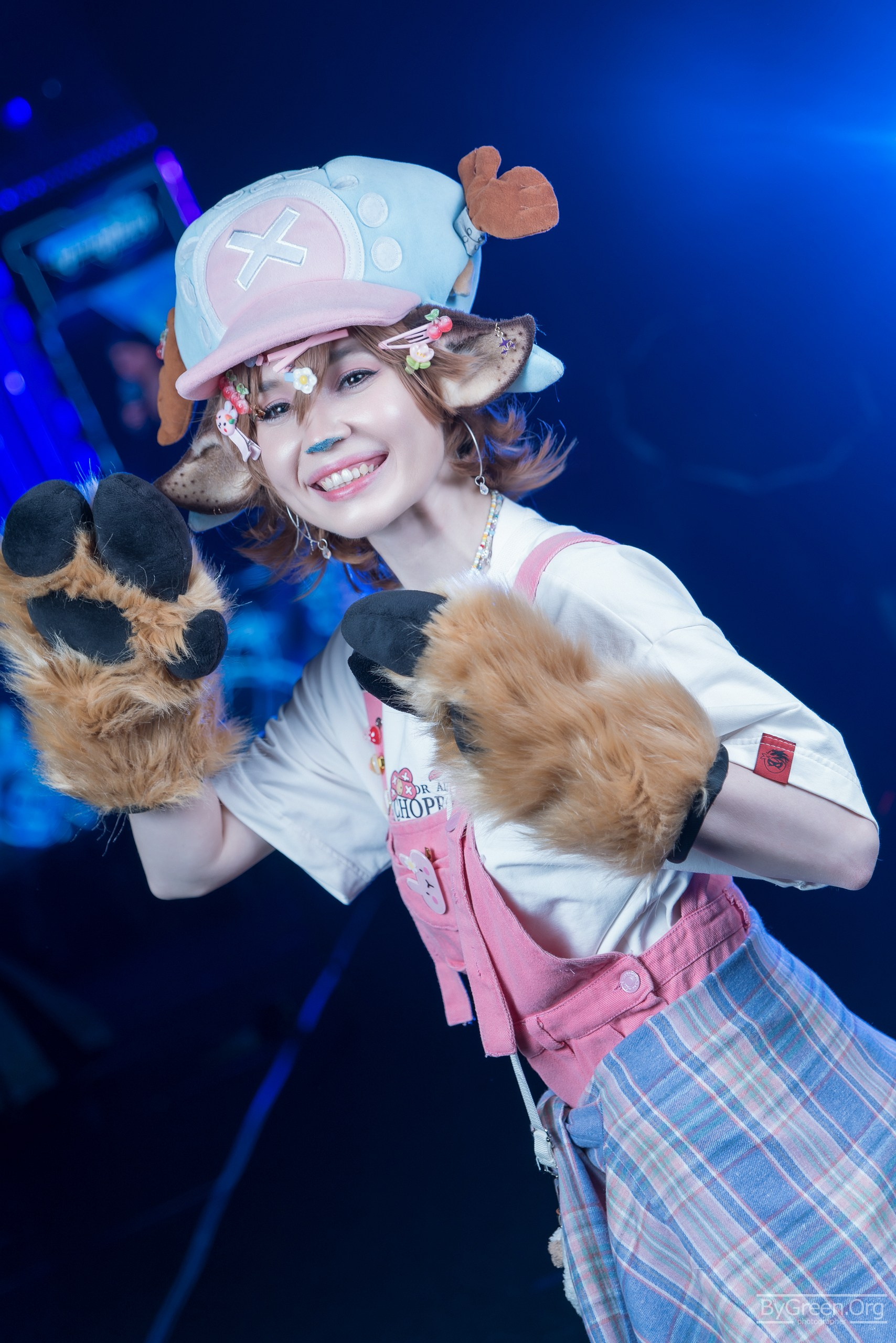 Cosplay of Tony Tony Chopper from One Piece — paws toward the camera, Fandom Fest 2026, Moscow
