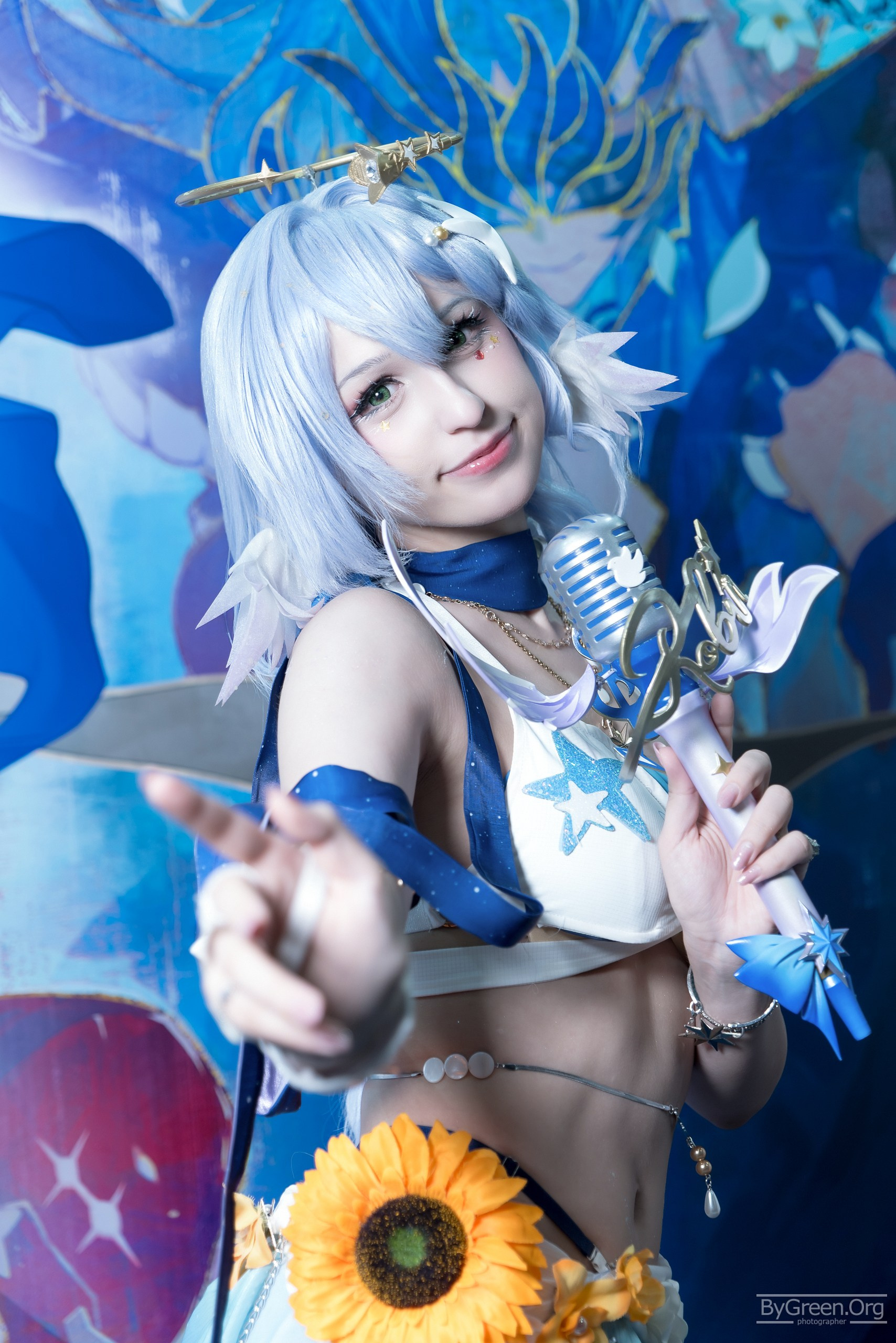 Cosplay of Robin from Honkai: Star Rail — halo, microphone and sunflower, Fandom Fest 2026, Moscow