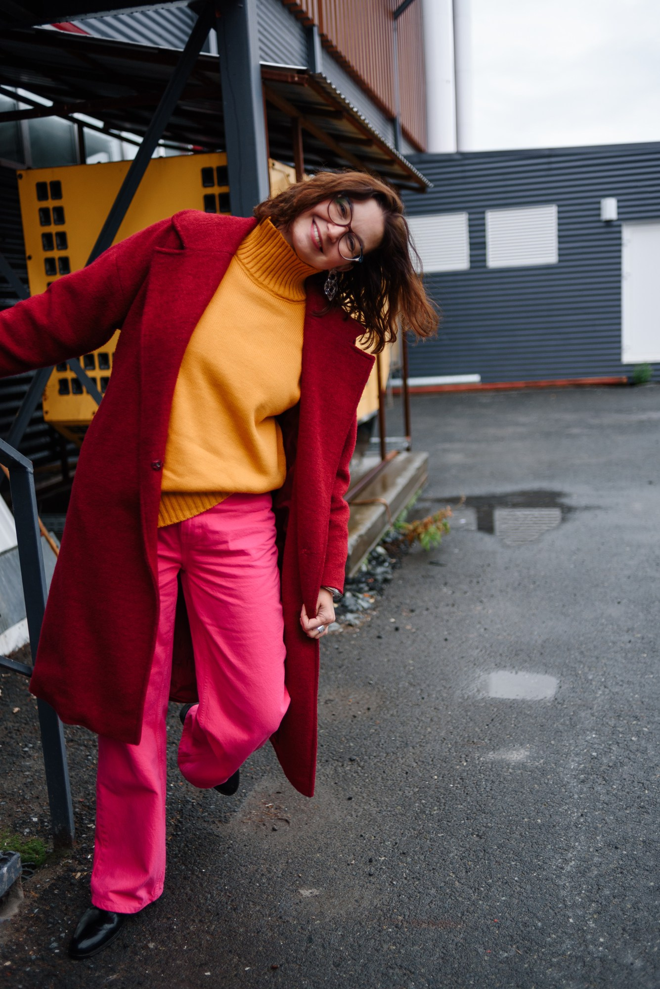 Стильный женский образ для стрит-съемки, локация микрорайон Европейский Тюмень