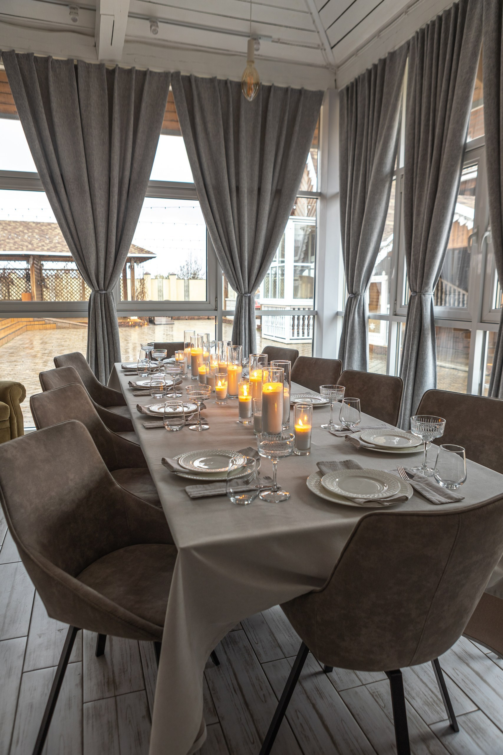 Банкетный зал ресторана «Дача». Фотограф в Оренбурге. Профессиональный фотограф