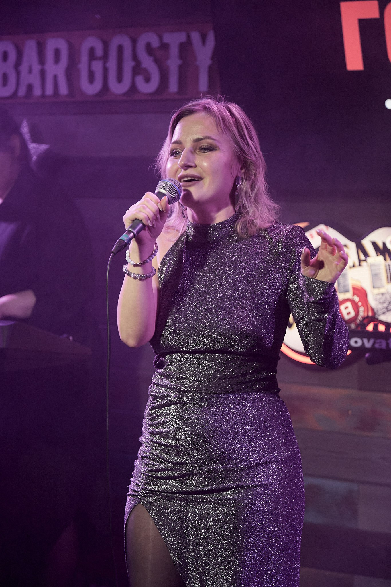 Концерт в баре «Гости». Фотограф Омск | Александр Вандеров