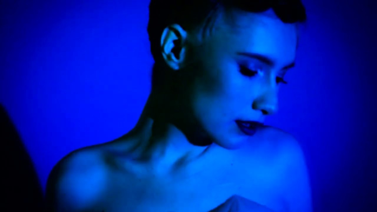 Le reality — фотограф, модель, обучающая позированию