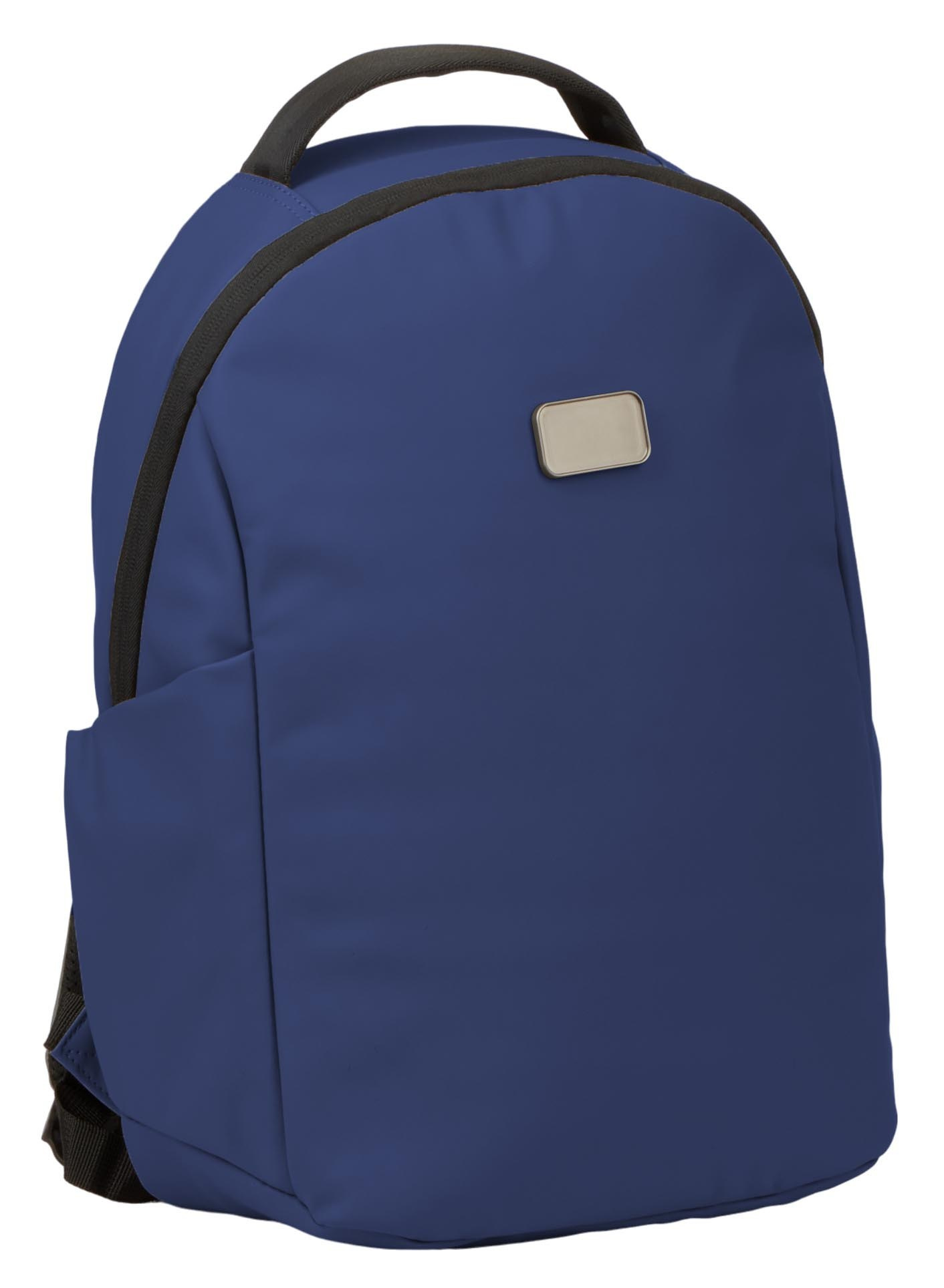 Съемка рюкзаков на белом