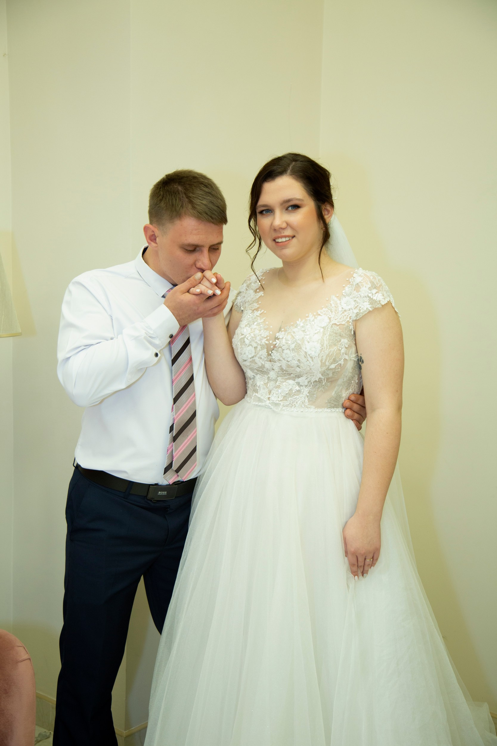 Свадебная фотосессия Андрея и Алины в Савеловском ЗАГСе. Фотосессия в студии в Москве от профессионального фотографа услуги по доступным ценам