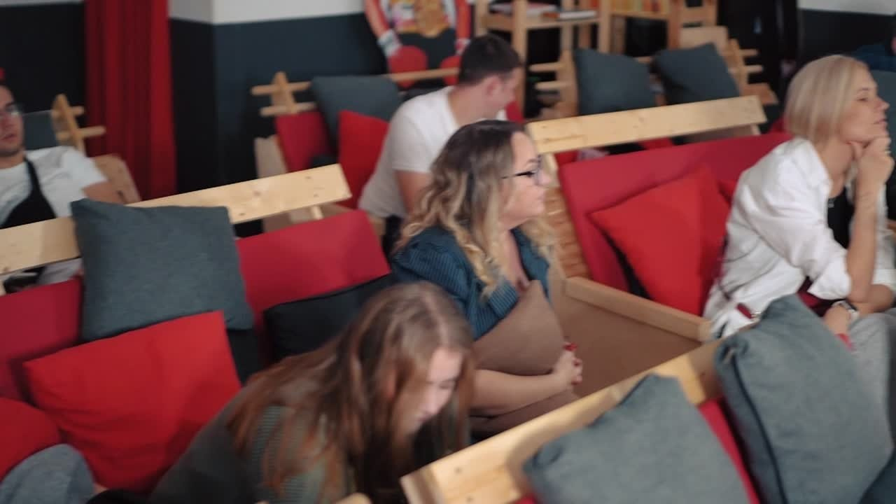 Оффлайн-курсы. Медиашкола Факультет — сеть фотошкол, в которой преподают профессиональные практикующие фотографы с огромным опытом!