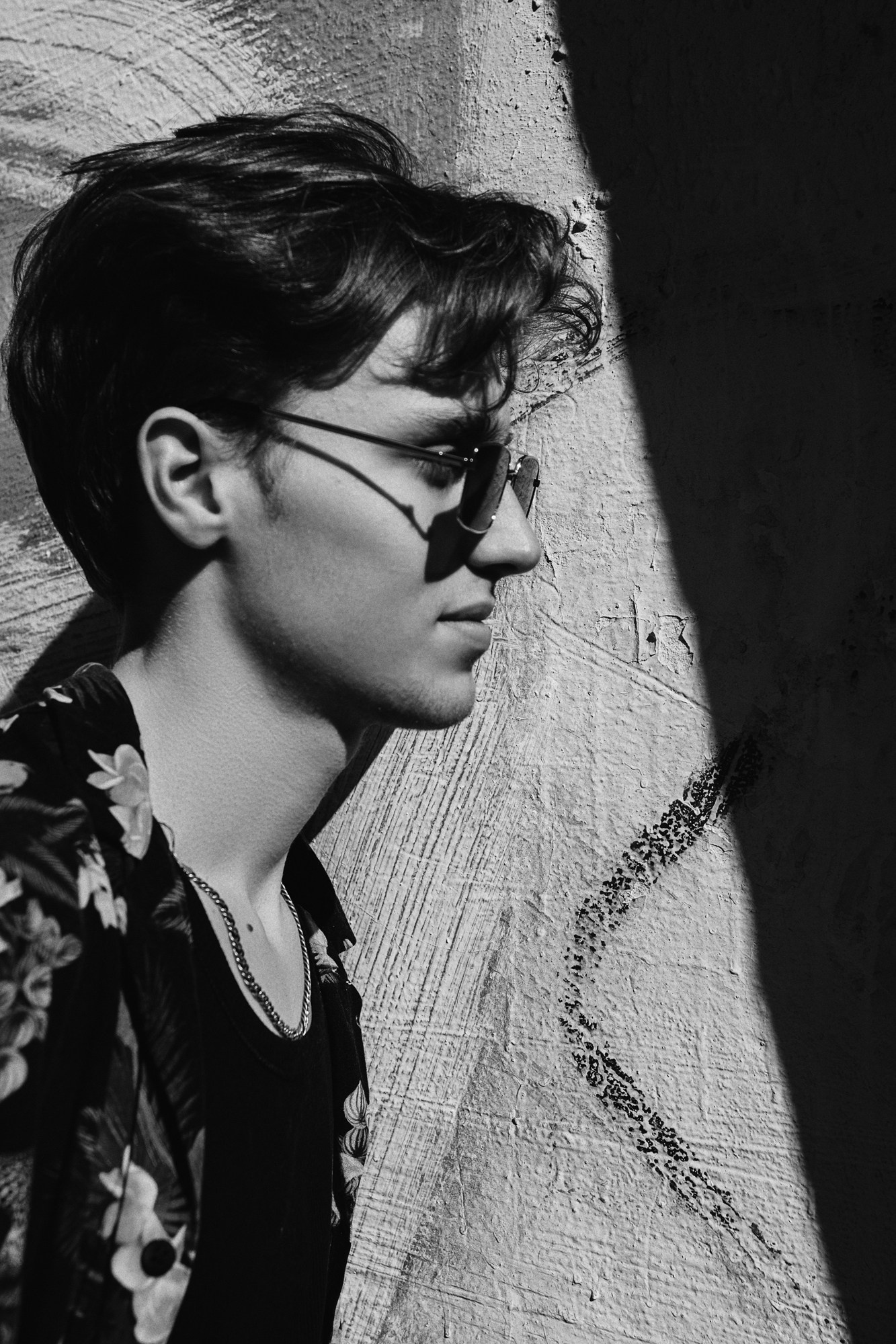 Стрит-фотосессия в Тюмени — Surf Coffee, Бар Двор. Портретный фотограф Тюмень Дарья Мустафина