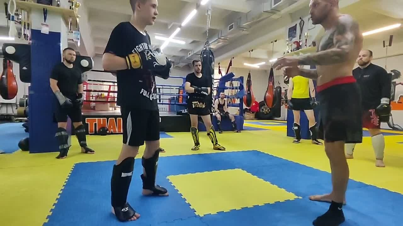 Клуб единоборств, тайского бокса и джиу-джитсу KLETKA