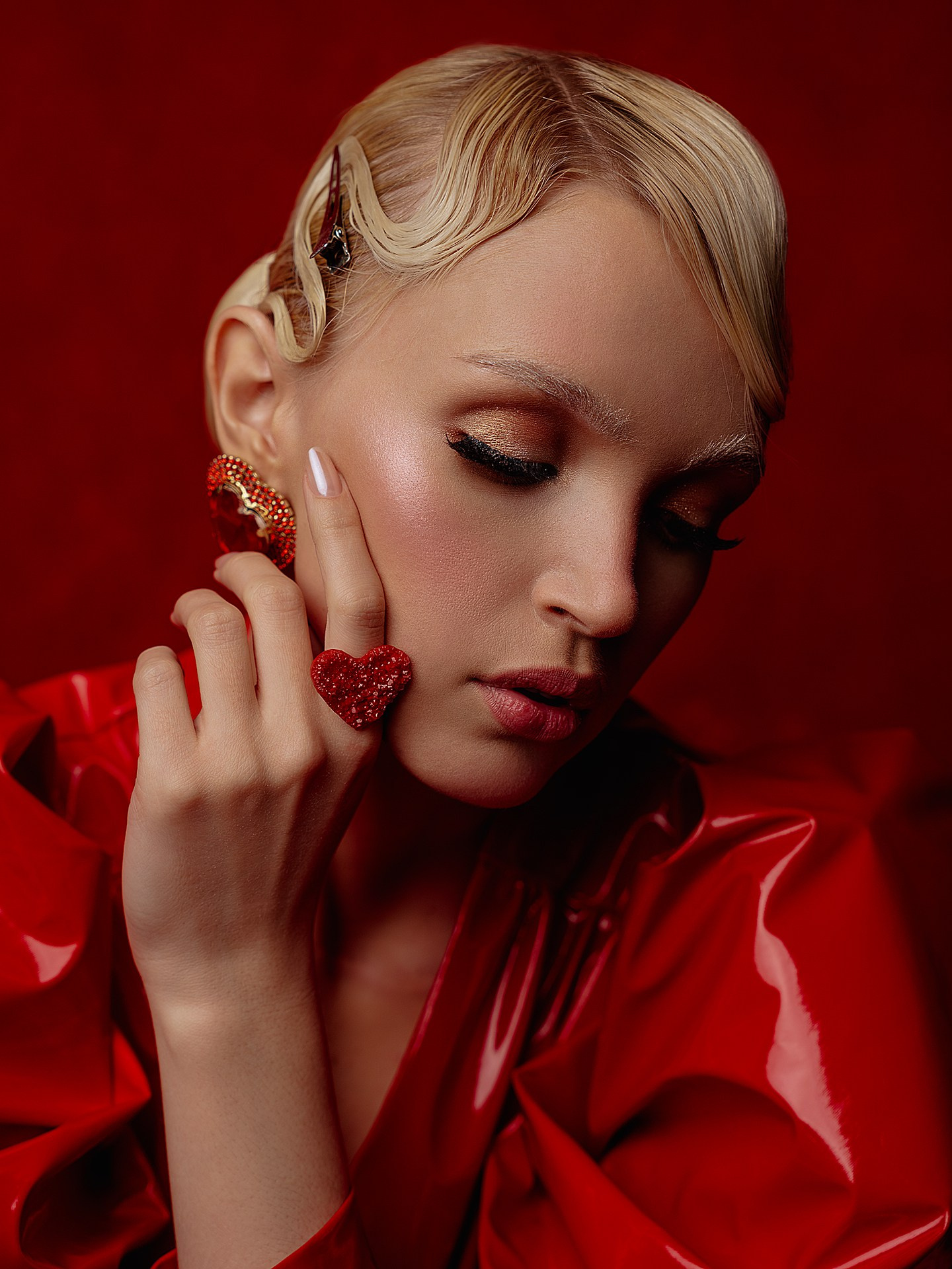 Описание: Откройте для себя самые красивые и романтичные локации Крыма, идеально подходящие для фотосессий. Этот уникальный полуостров предлагает захватывающие виды, от живописных гор до лазурного моря, которые создадут незабываемую атмосферу для ваших фотографий. Исследуйте такие места, как Ласточкино гнездо, Ай-Петри, Балаклава и многие другие, чтобы запечатлеть самые важные моменты вашей жизни. Крым — это не только природа, но и история, архитектура и культура, которые добавят особый шарм вашим снимкам.Ключевые слова: фотосессия Крым, романтические локации Крыма, красивые места для фотосессии, Ай-Петри, Ласточкино гнездо, Балаклава, природа Крыма, исторические места Крыма, фотосессия на море, пейзажи Крыма, свадебная фотосессия Крым, лучшие места для фотографий, путешествия по Крыму, уникальные локации для фото.