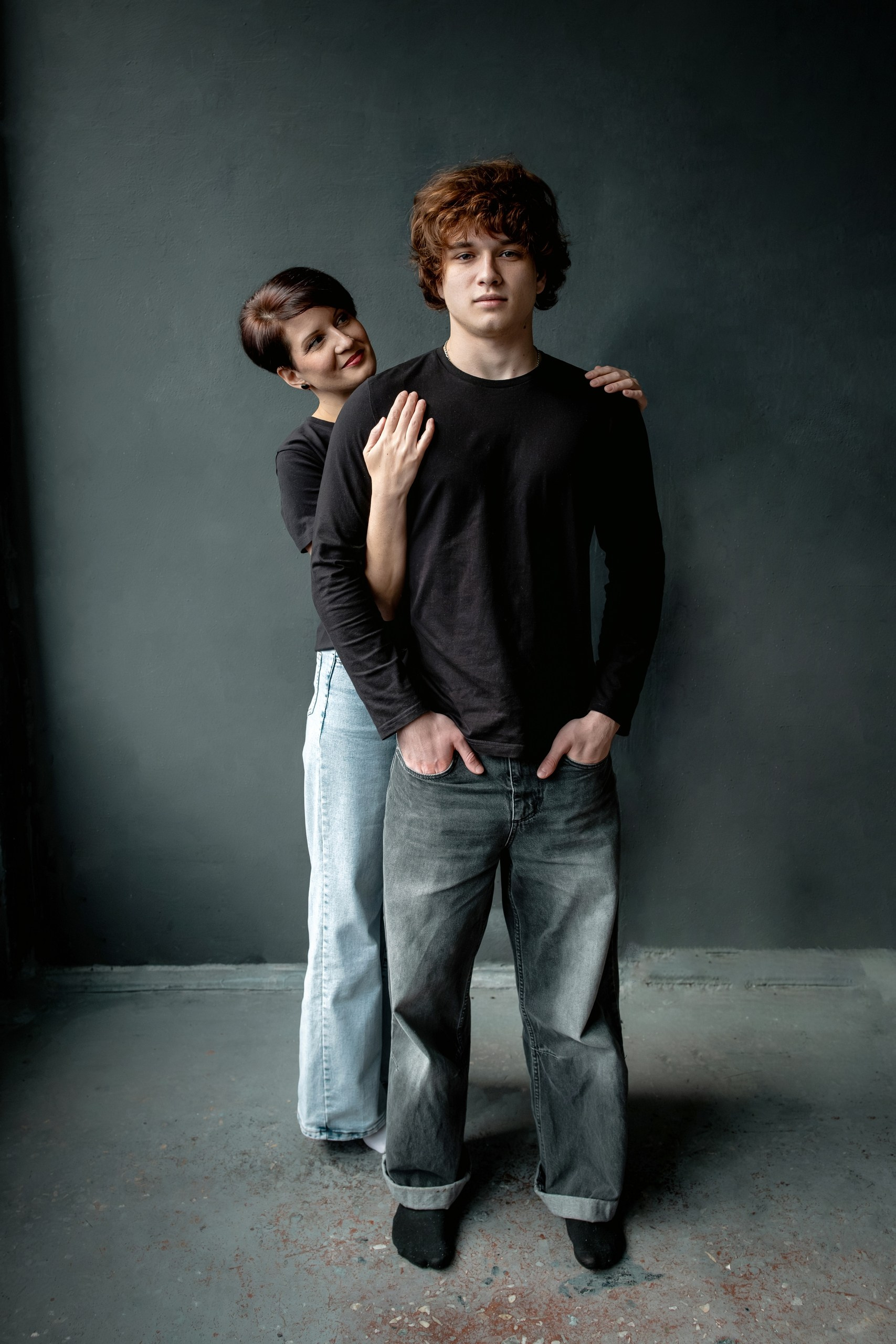 Женя с сыновьями — минимализм в лофте. Фотограф и видеограф в Тюмени Анна Жагорина, ваши фото еще не отдавали так быстро!