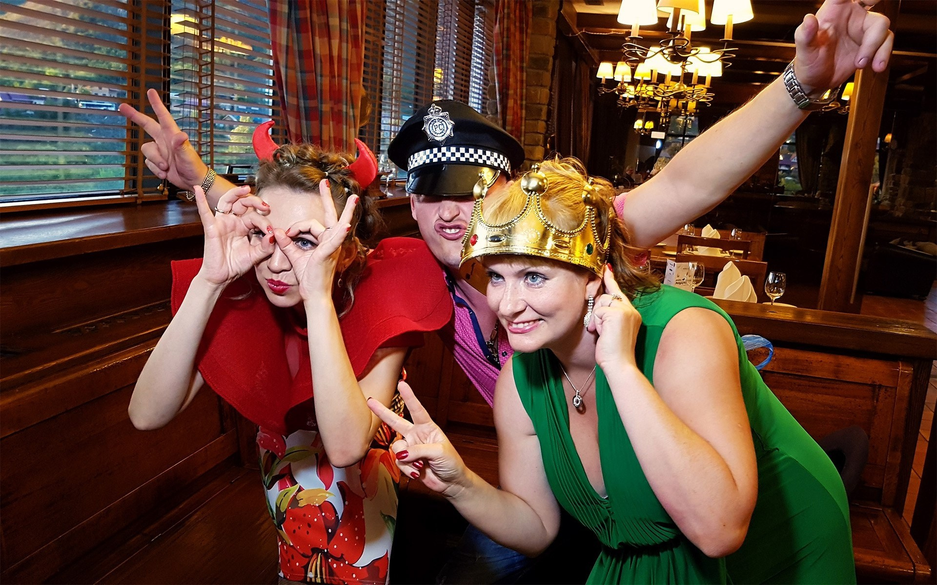 новогодняя фотосессия в Красноярске цена забронировать заказать для красивой девушки идея стоимость пример описание фотосъёмка фотограф фотостудия позы образ наряд место выездная корпоратив праздник ведущий репортаж кафе ресторан фотобудка