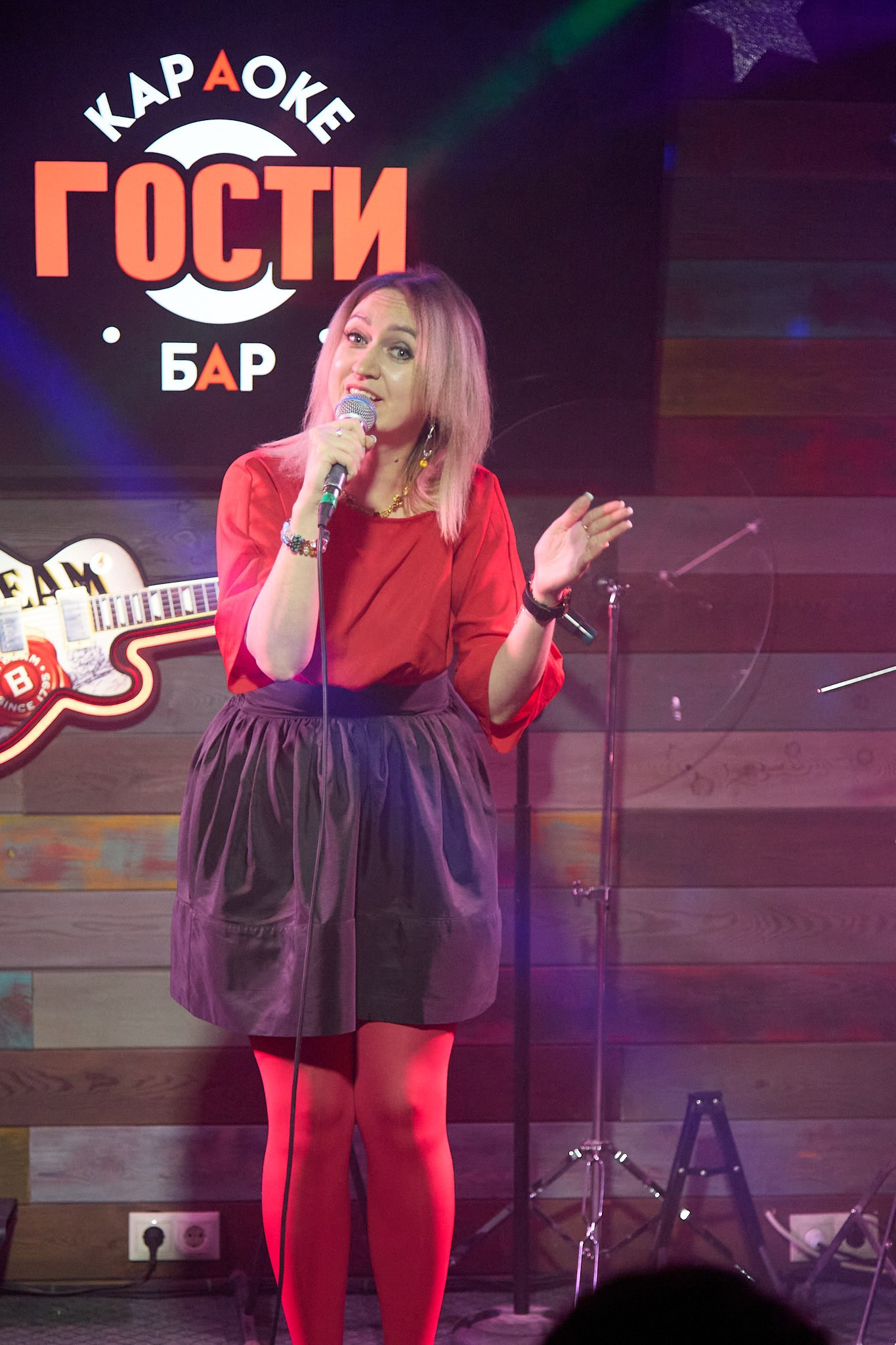 Концерт в баре «Гости». Фотограф Омск | Александр Вандеров