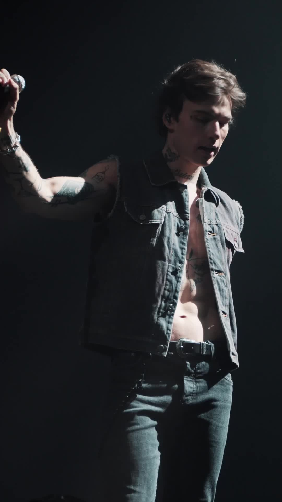 Съёмка мероприятий. Профессиональный видеограф в Москве — Ярослав Сергеев. Видеосъёмка под ключ: монтаж, цветокоррекция, саунд-дизайн, креативные видео