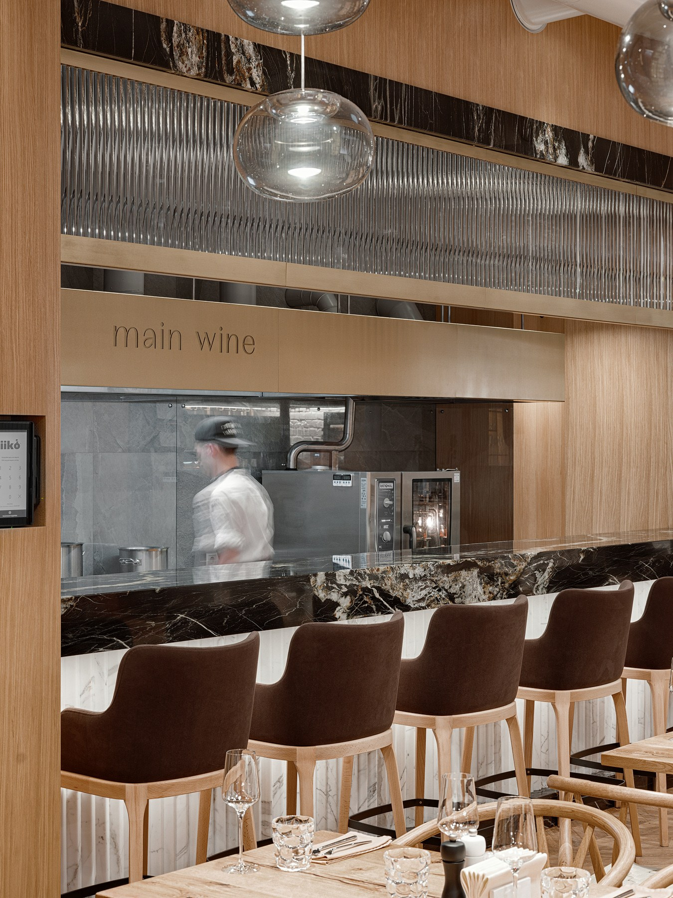 Интерьерный фотограф в Красноярске. Ресторан «Main Wine»