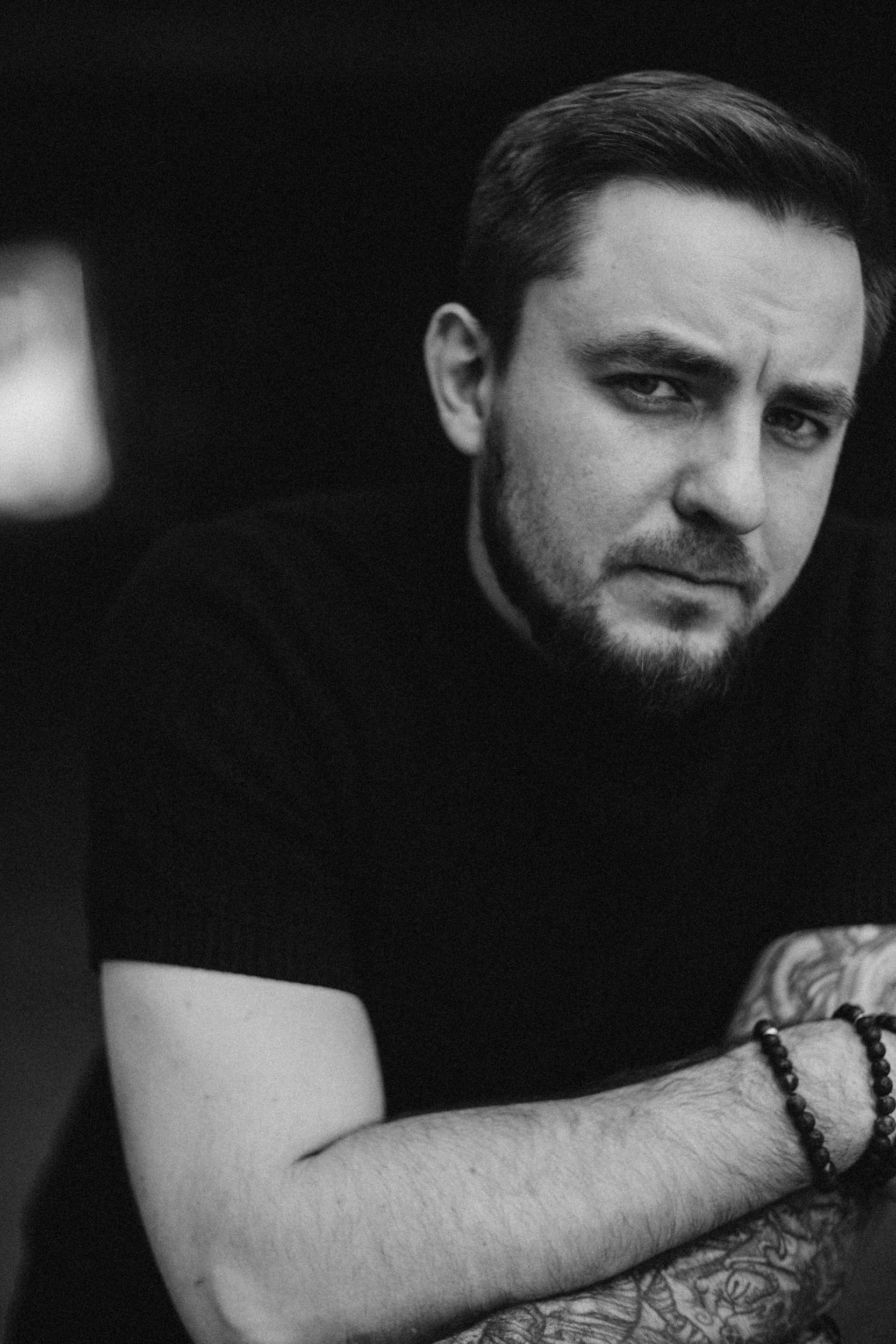 мужской фотограф Алматы Бизнес фотограф алматы Корпоративный фотограф алматы Бизнес портрет алматы подарить сертификат схъемка мужская подарок мужчине