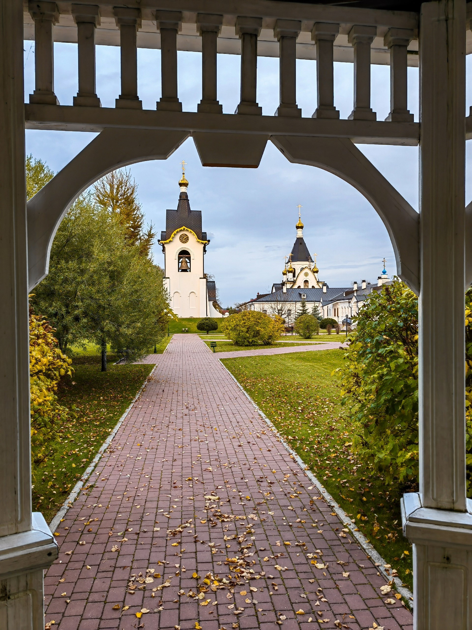 индивидуальный тур Красноярск экскурсии фото интересные места что посмотреть куда сходить что посетить достопримечательности Красноярска фототур фотосессия аренда кабриолета аренда микроавтобуса трансфер цена заказать экскурсию программа маршрут смотровые площадки видовые красивые места Национальный парк заповедник Столбы Дивногорск Красноярская ГЭС путешествие туристический маршрут место силы Часовня Параскевы Пятницы Коммунальный мост остров Татышев Бобровый лог Николаевская сопка набережная Енисея село Овсянка музей Астафьева Караульная гора Виноградовский мост гид экскурсовод индивидуальная экскурсия фотосъемка виды на Енисей фанпарк Бобровый лог парк флоры и фауны Роев ручей Торгашинский хребет скала Такмак вантовый мост куда сходить цены расписание заказать онлайн экскурсионное обслуживание трансфер на комфортабельном автобусе