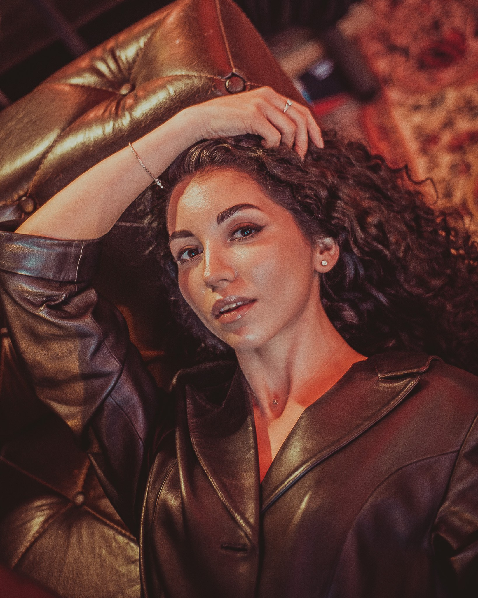 Фотограф Роман Романов — творческий идейный женский портрет в интерьерной студии