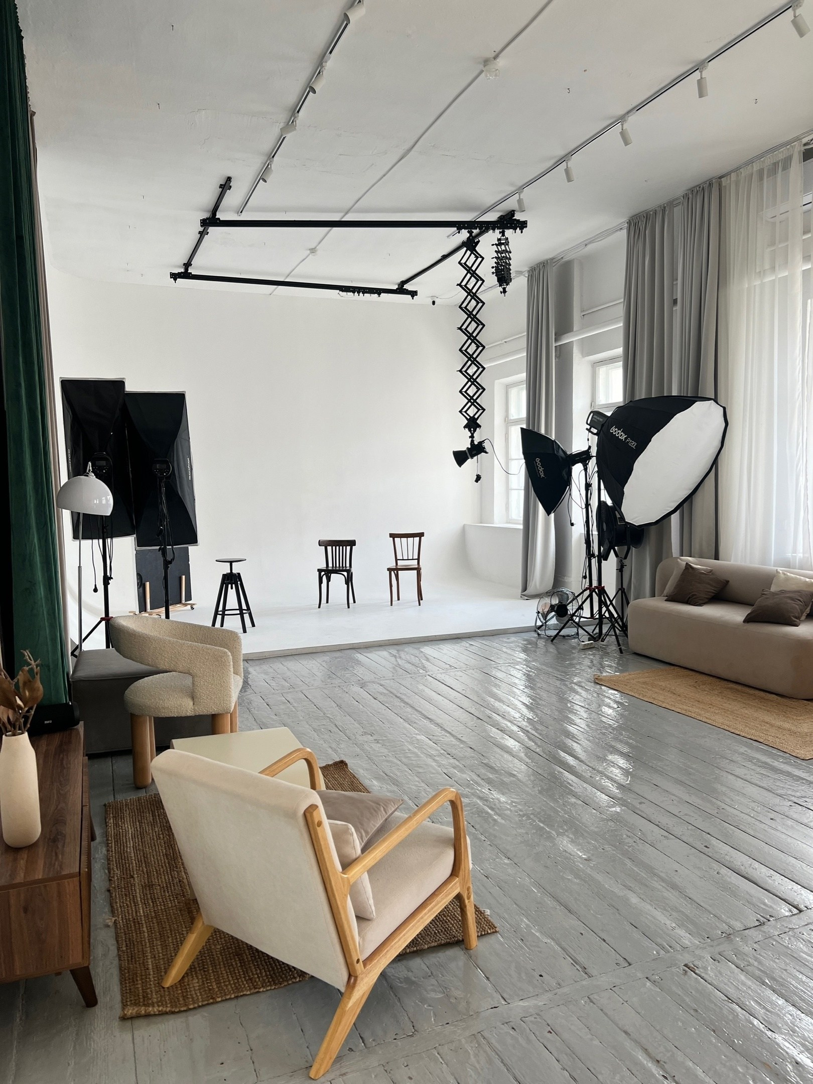 Фотостудии Севастополя. Лучшие фотостудии Севастополя. Фото интерьера фотостудий. Актуальные фото фотостудий Севастополя. Профессиональная фотосъемка в Крыму. Натуральные эмоции и живые кадры. Забронируйте дату прямо сейчас!