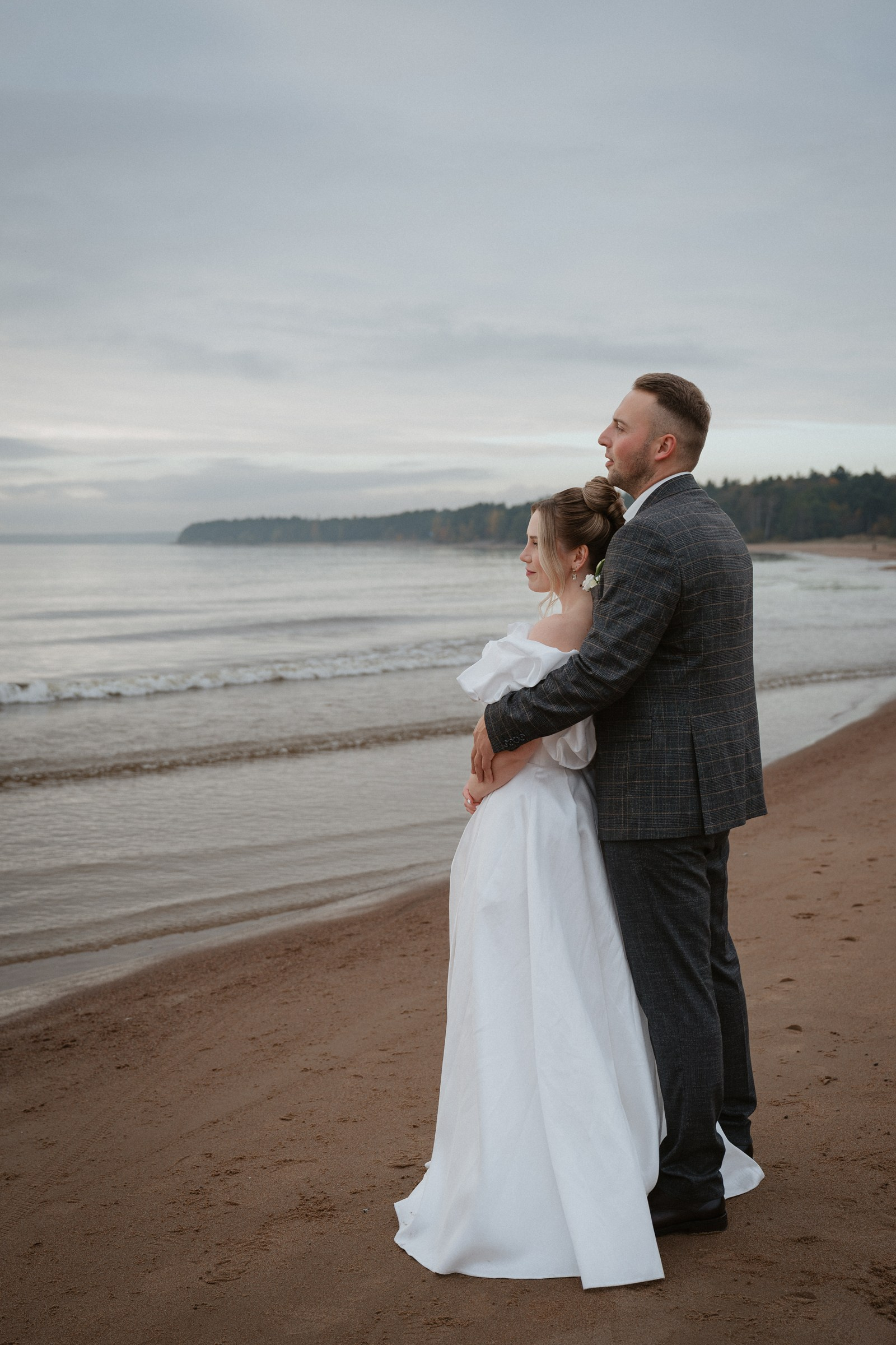 свадебная фотосессия на берегу Финского залива