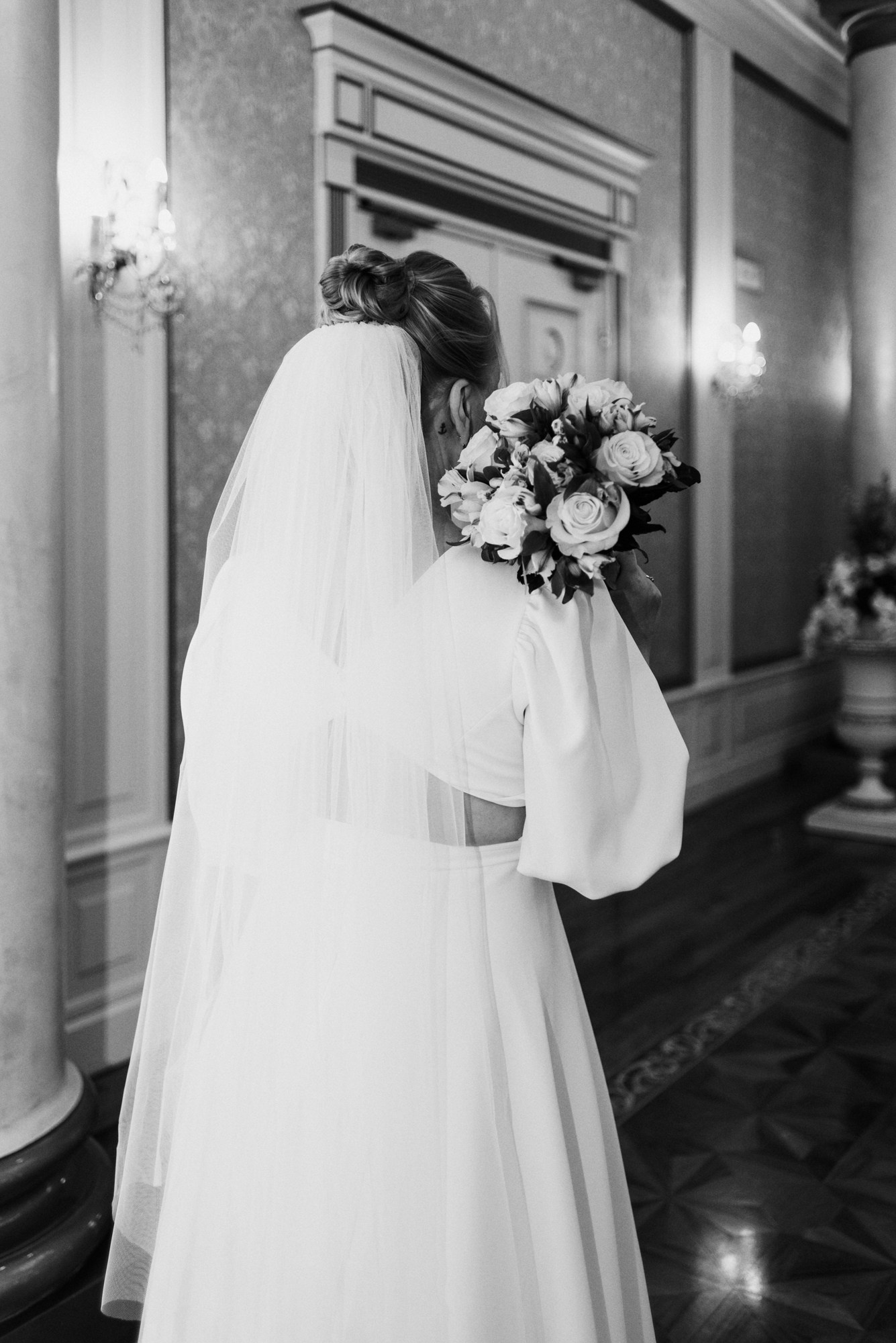 Свадебный фотограф в Тюмени — Фотосессия Павла и Марии на Набережной. Портретный фотограф Тюмень Дарья Мустафина