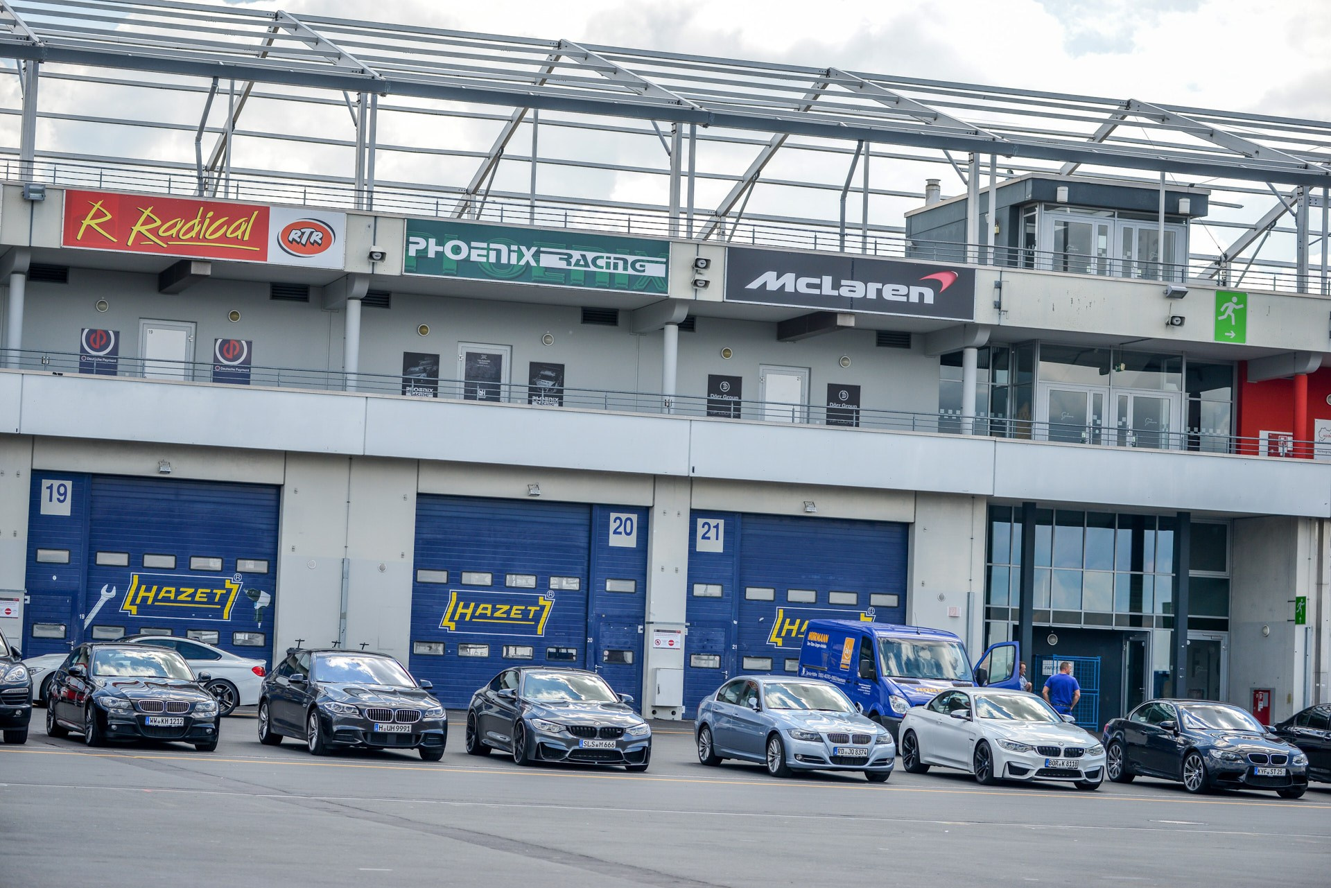 Nürburgring ( Нюрбургринг, в дальнейшем — просто Ринг ), без сомнения, является самой известной гоночной трассой в мире