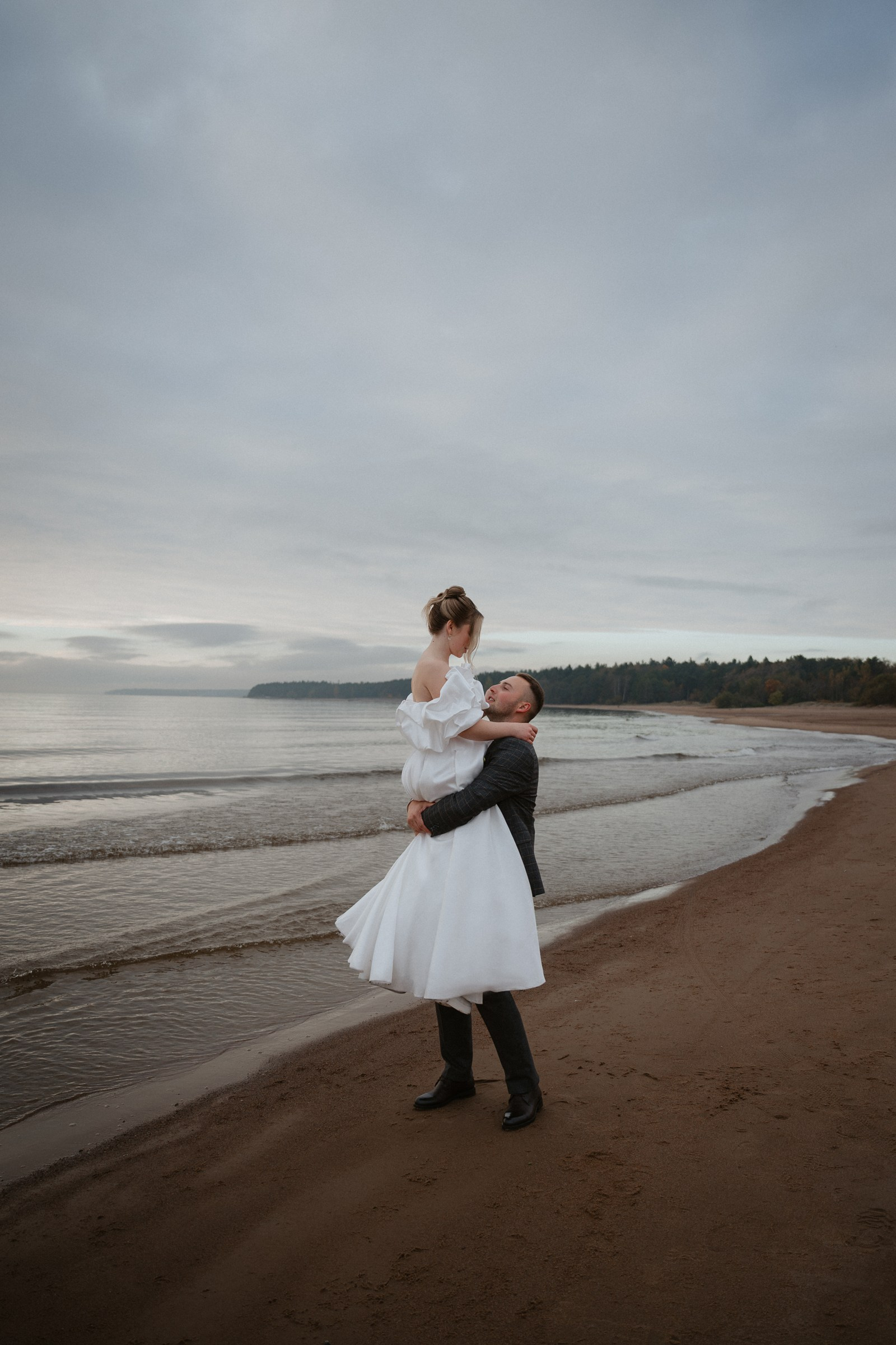 свадебная фотосессия на берегу Финского залива