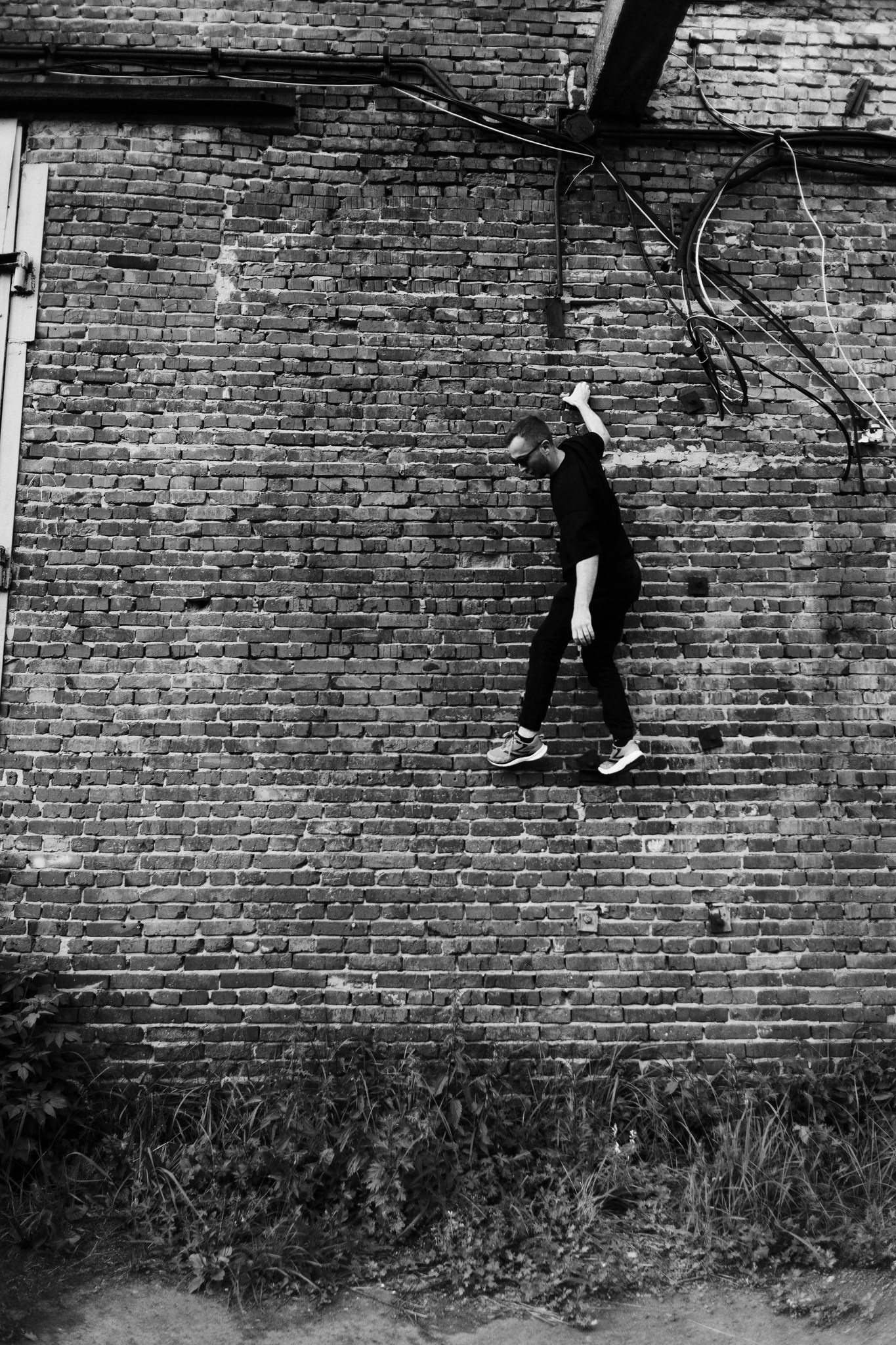 Атмосферный мужской портрет: боулдеринг и спорт как искусство.