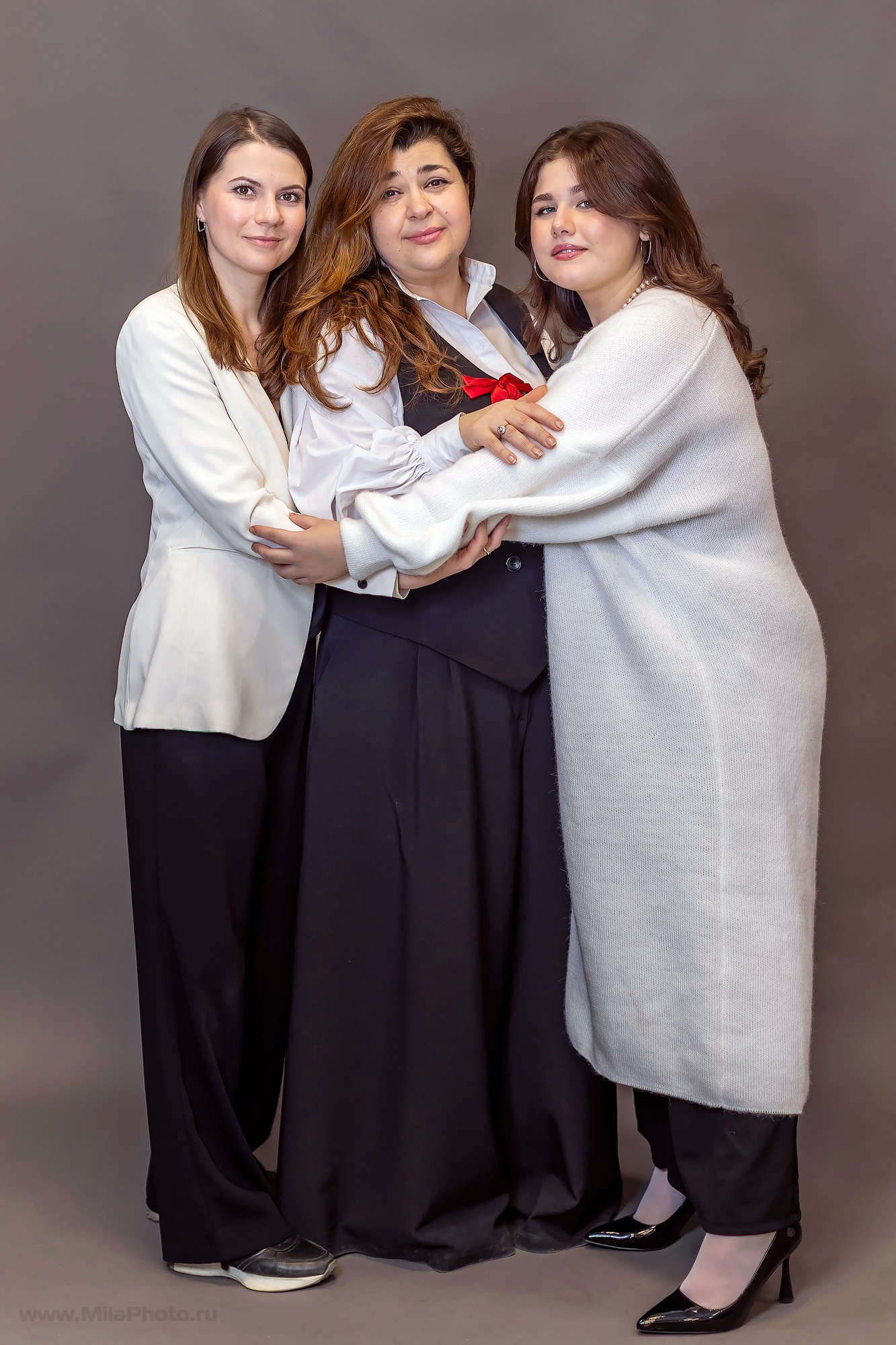 Галерея съемок в студиях. Фотограф и видеограф Москва. Свадебный фотограф, видеограф. Выпускные альбомы. Оживающие альбомы